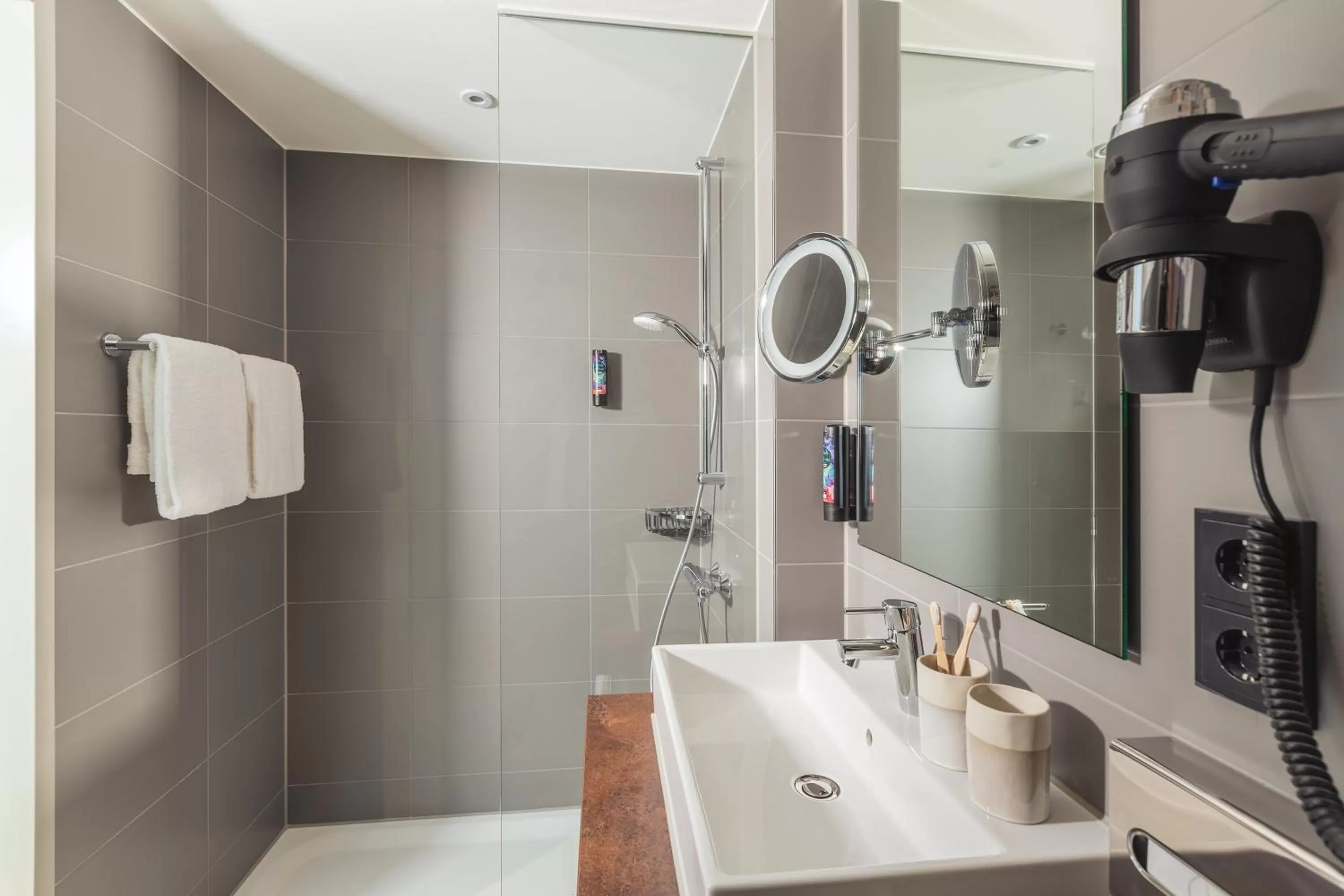 Shower in Holiday Inn - the niu, Hop Forchheim by IHG