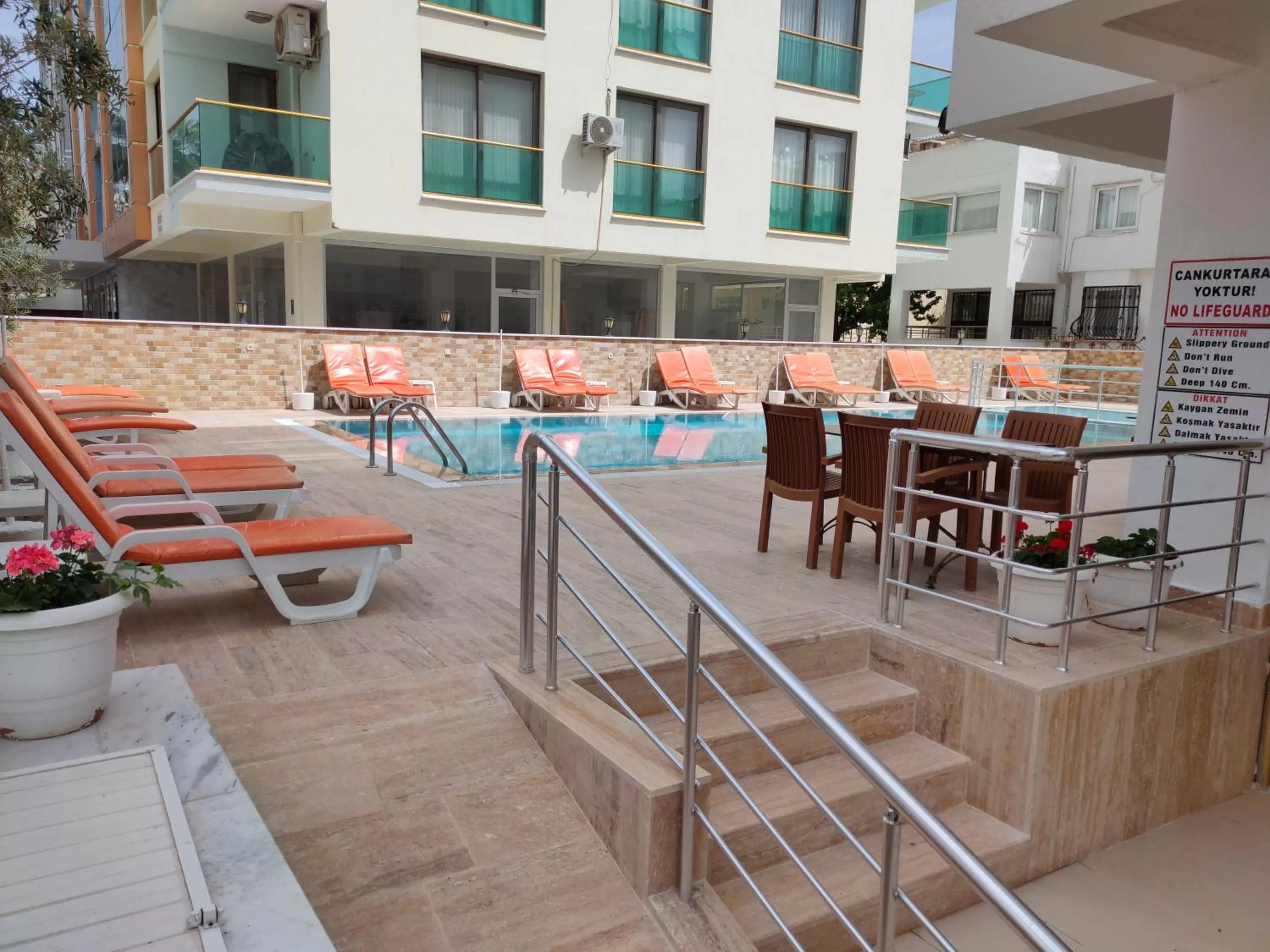 Swimming pool in Altinersan Hotel