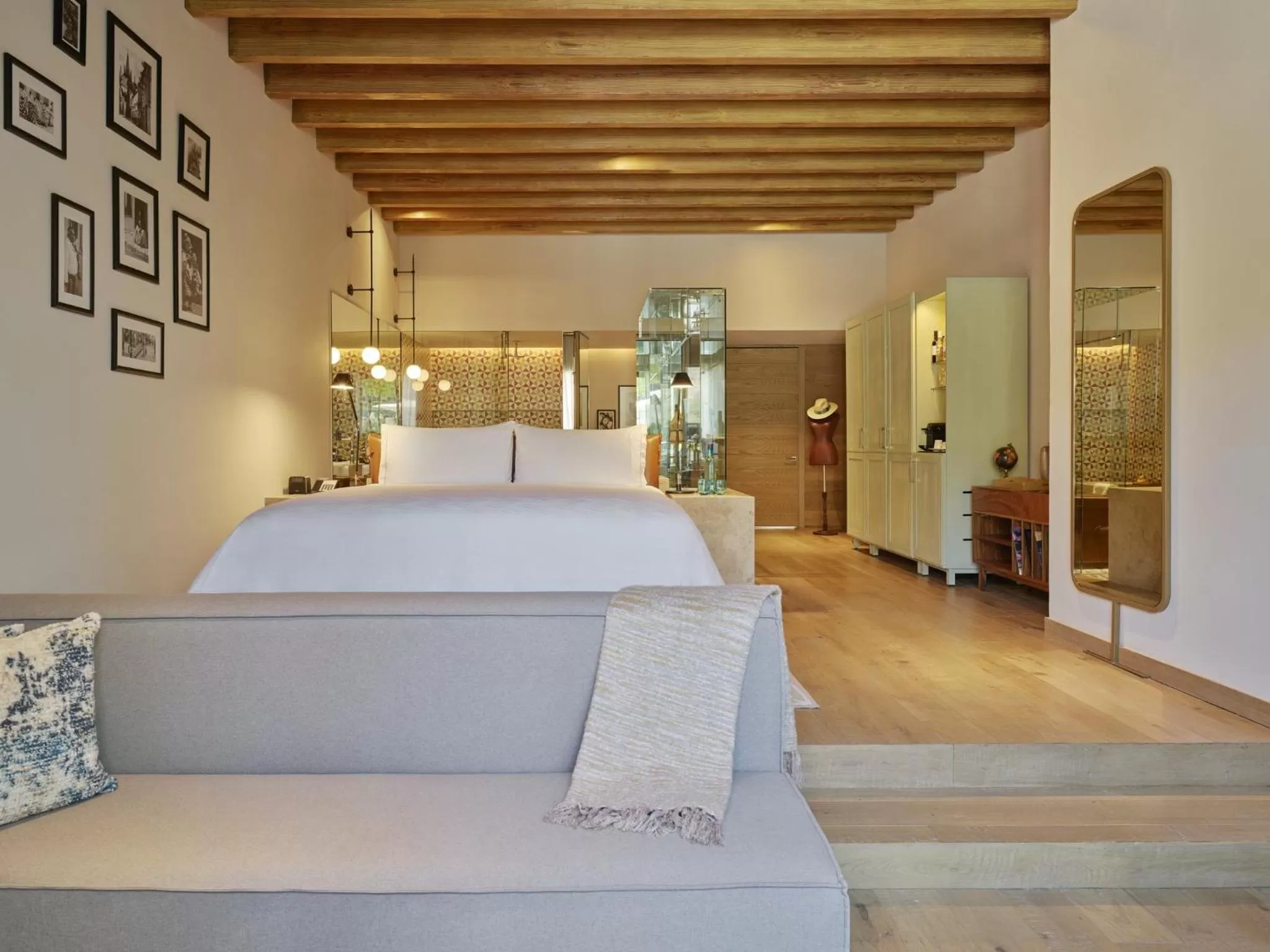 Photo of the whole room, Bed in Live Aqua San Miguel de Allende
