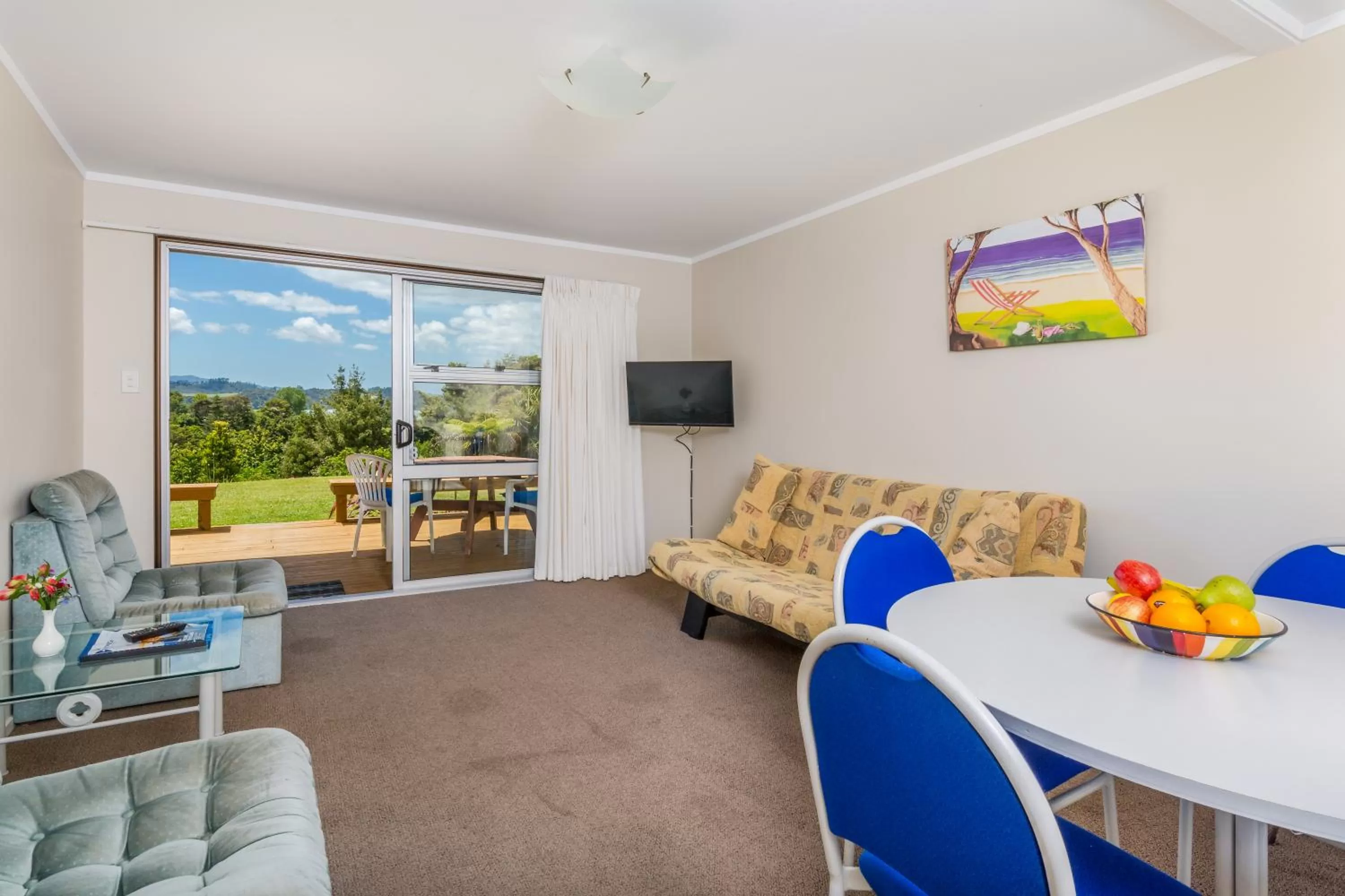 TV and multimedia in Aloha Seaview Resort Motel