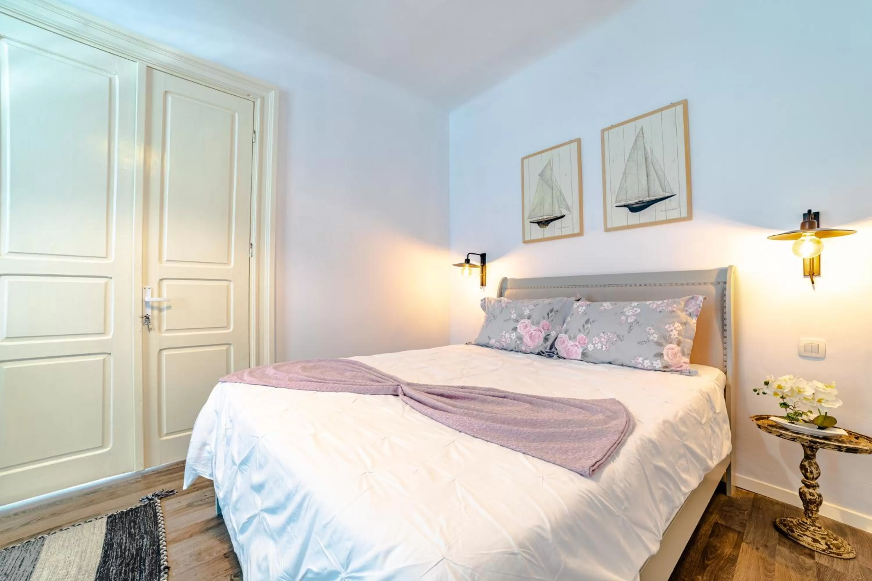 Bed in ALBERT RESIDENCE Brasov with complimentary parking and 10 percent Food and Drinks