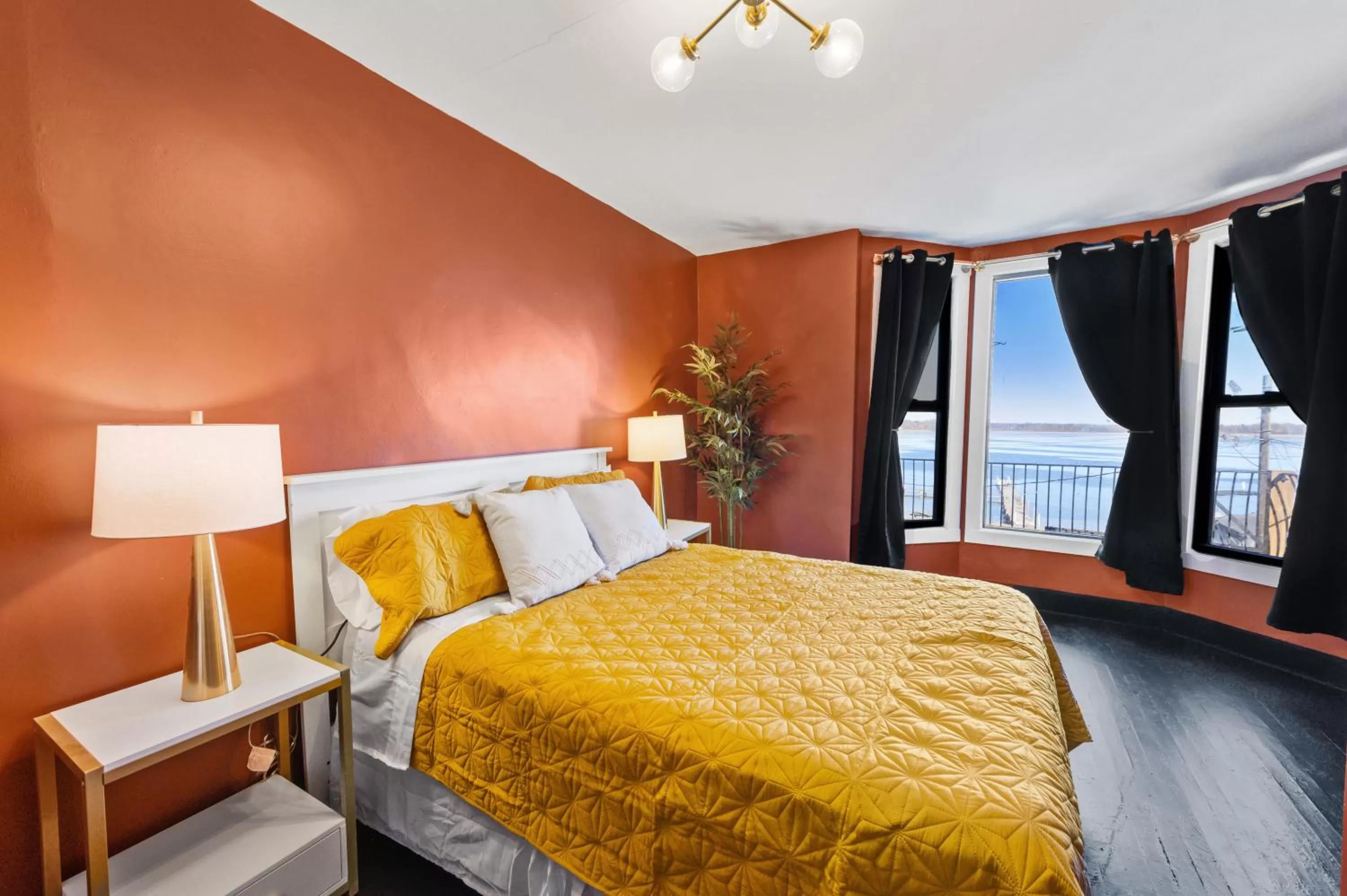 Bedroom, Bed in Randolph Hotel