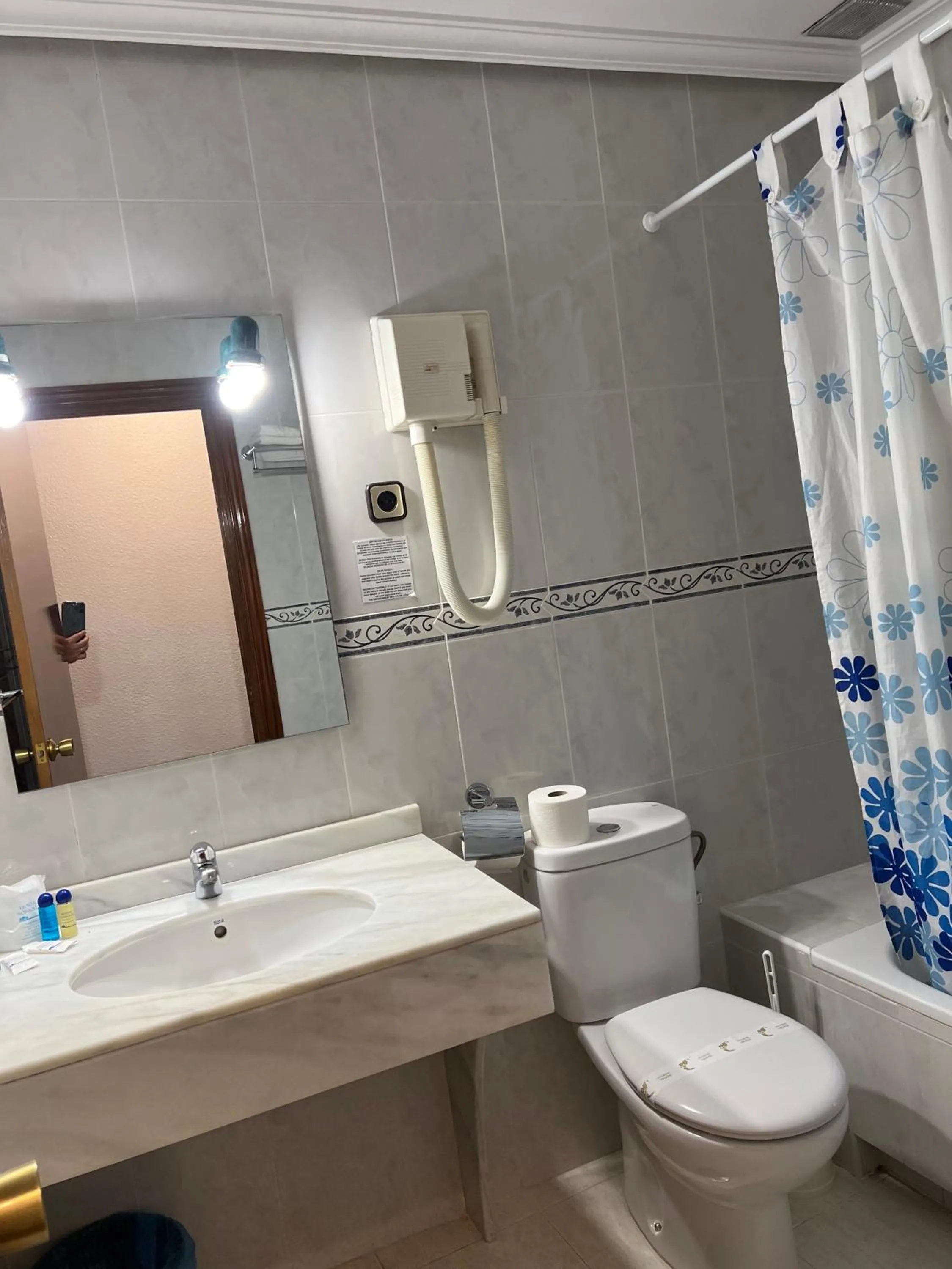 Bathroom in Hostal Sonsoles Madrid-Centro