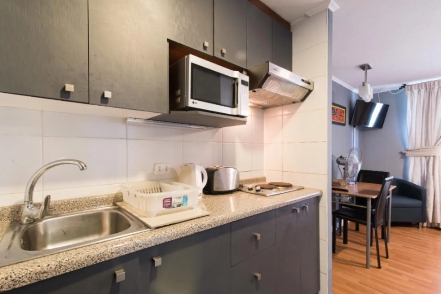 Coffee/tea facilities in VR Suite Santiago