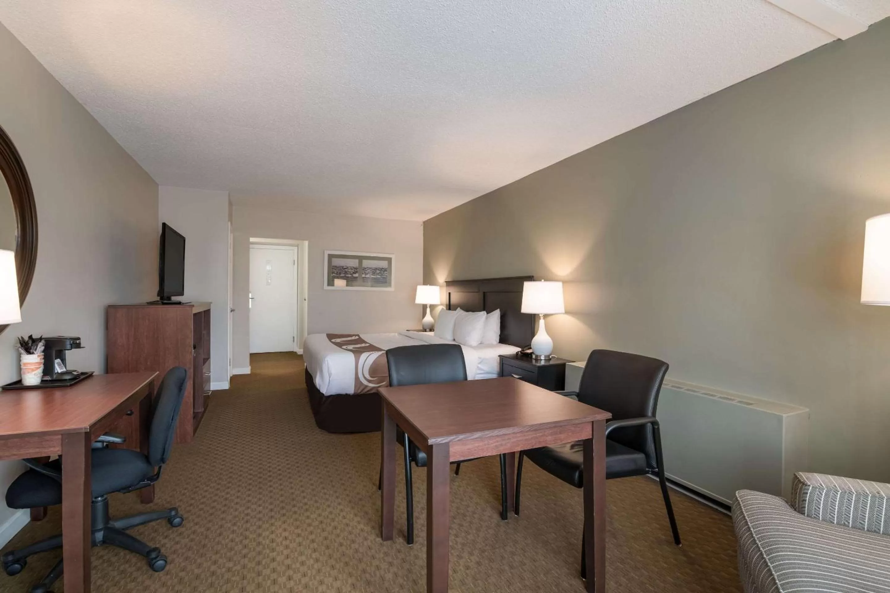 Bedroom in Quality Inn & Suites Auburn I-95