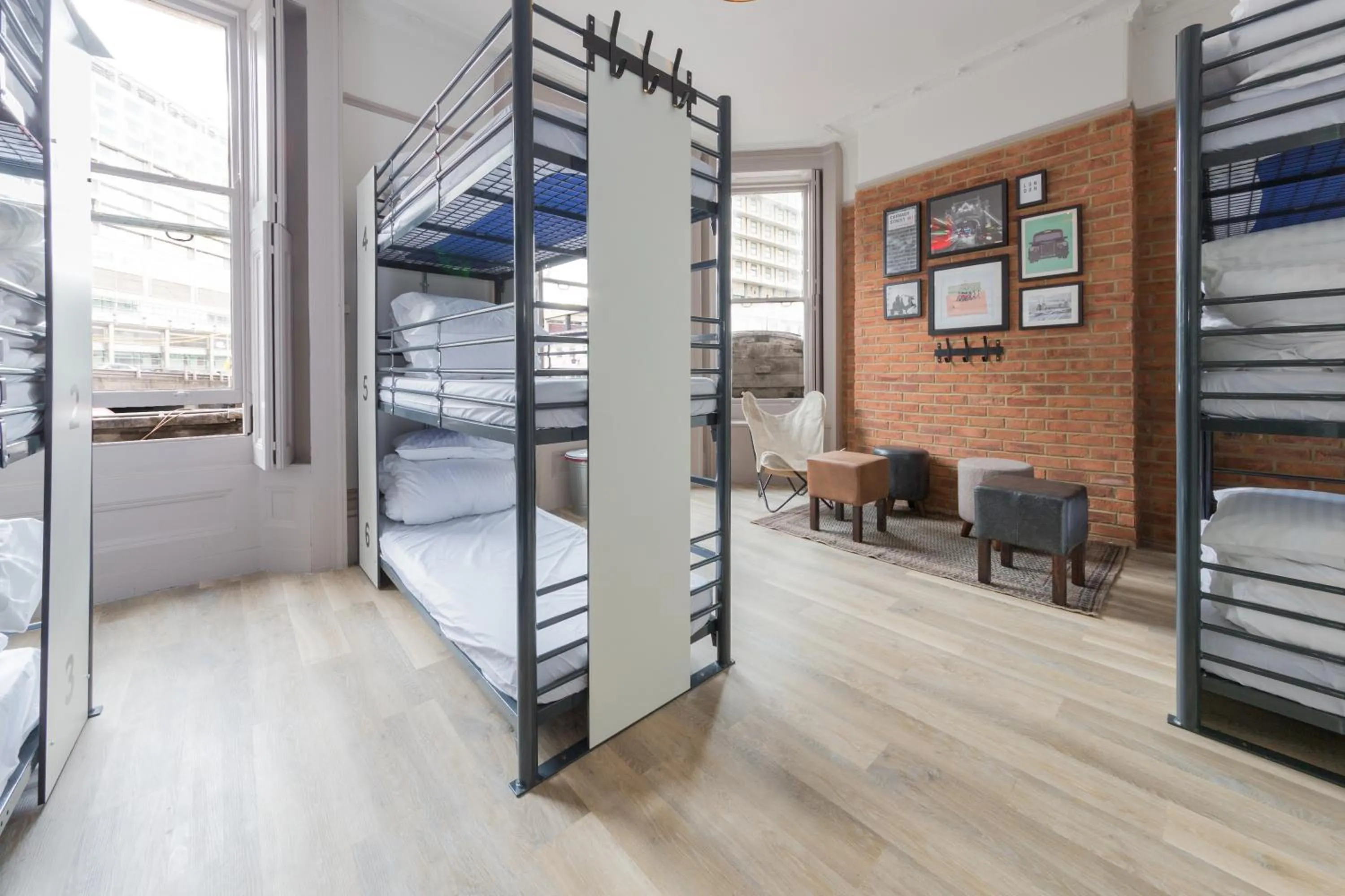 Photo of the whole room, Bed in PubLove @ The Green man, Paddington