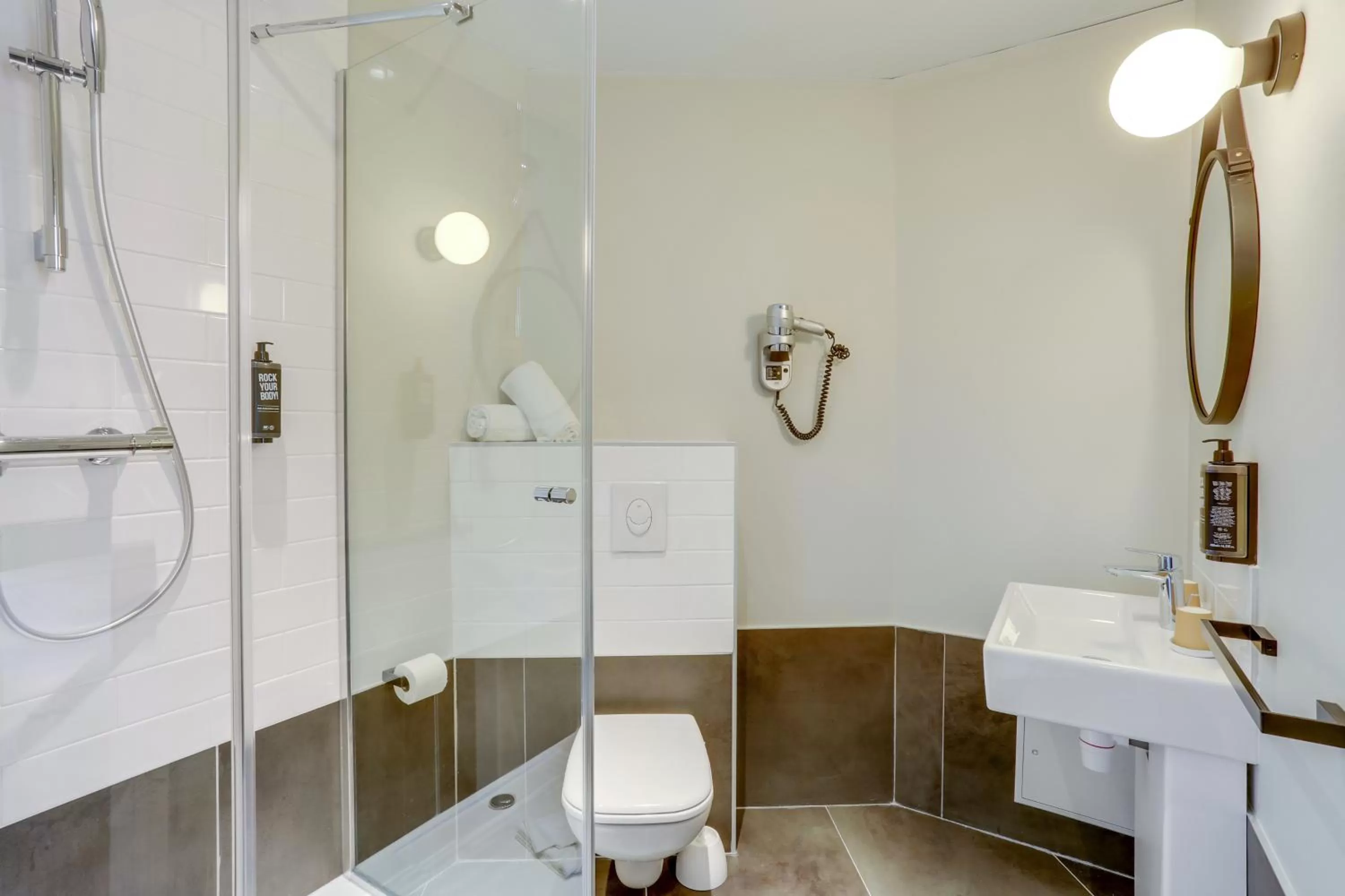 Shower in ibis Daumesnil Porte Doree