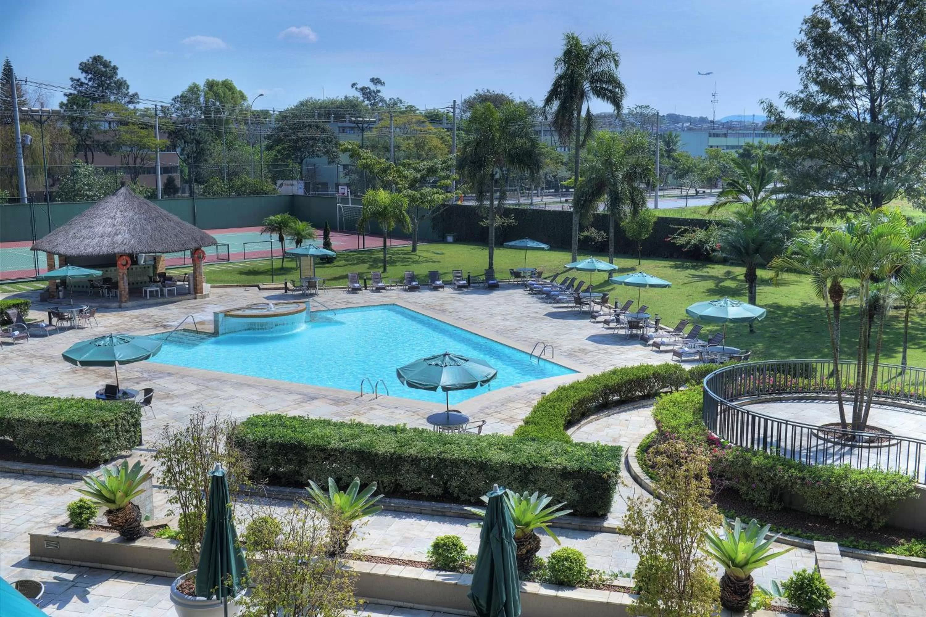 Swimming pool in Marriott São Paulo Airport Hotel