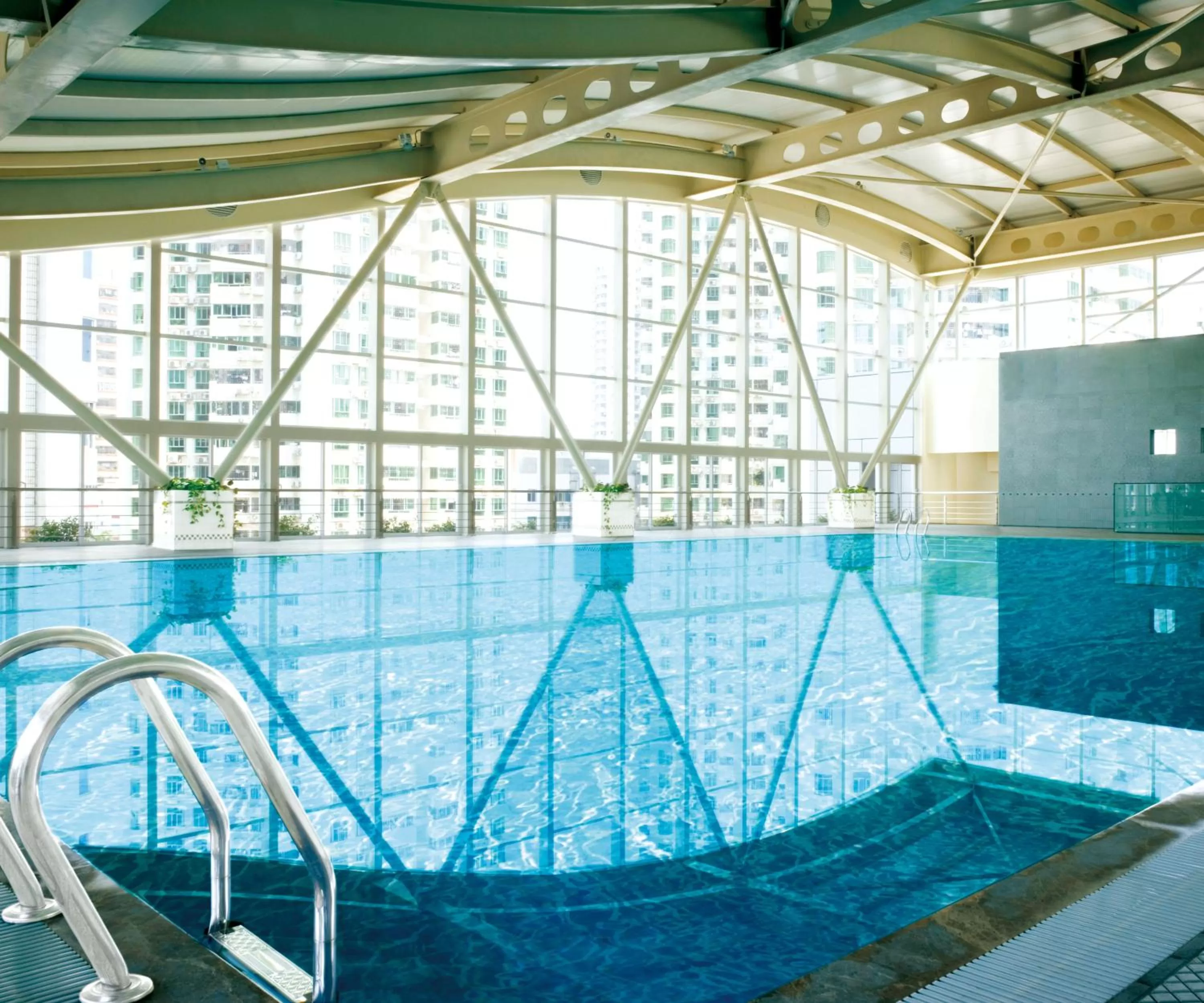 Swimming pool in The Pavilion Century Tower (Huaqiang NorthBusiness Zone)