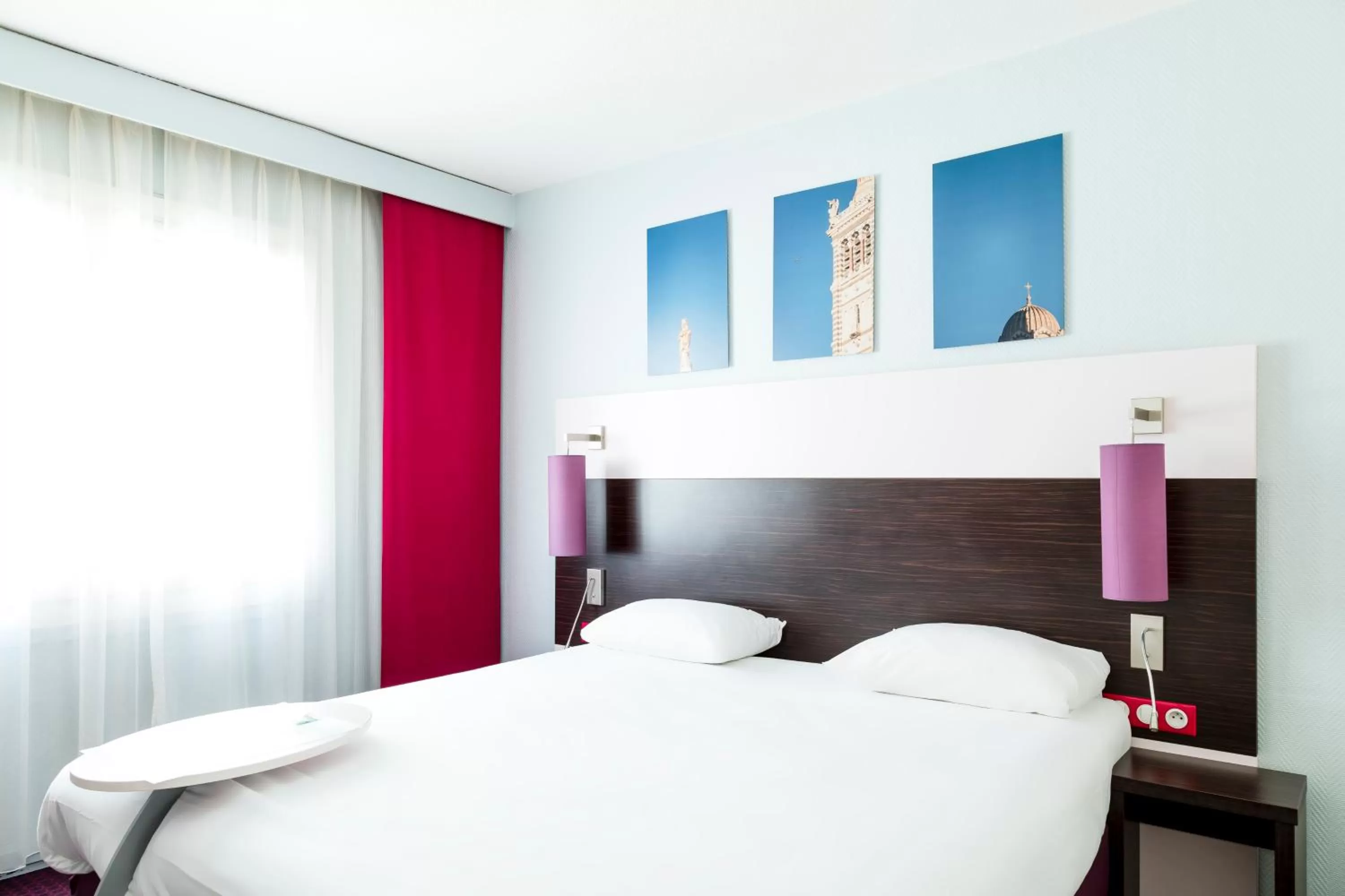 Bed in ibis Styles Marseille Centre Prado Place Castellane