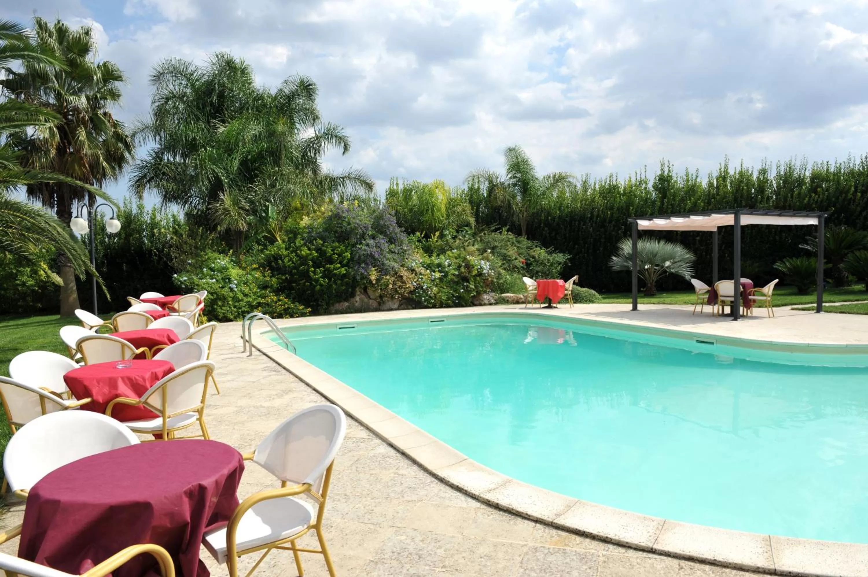 Solarium, Swimming Pool in B&B Lu Casale