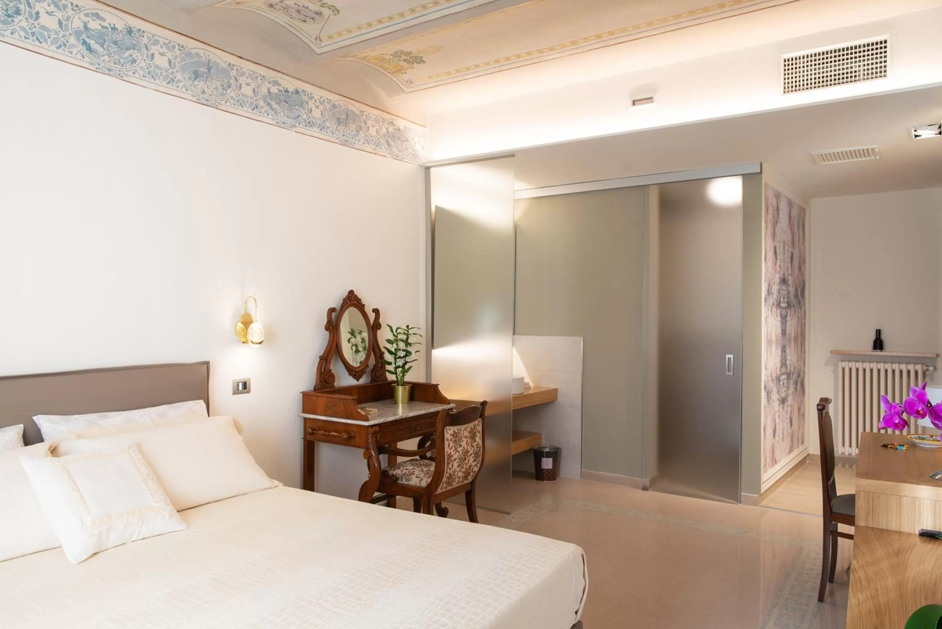 Decorative detail, Bed in Portica10 Assisi