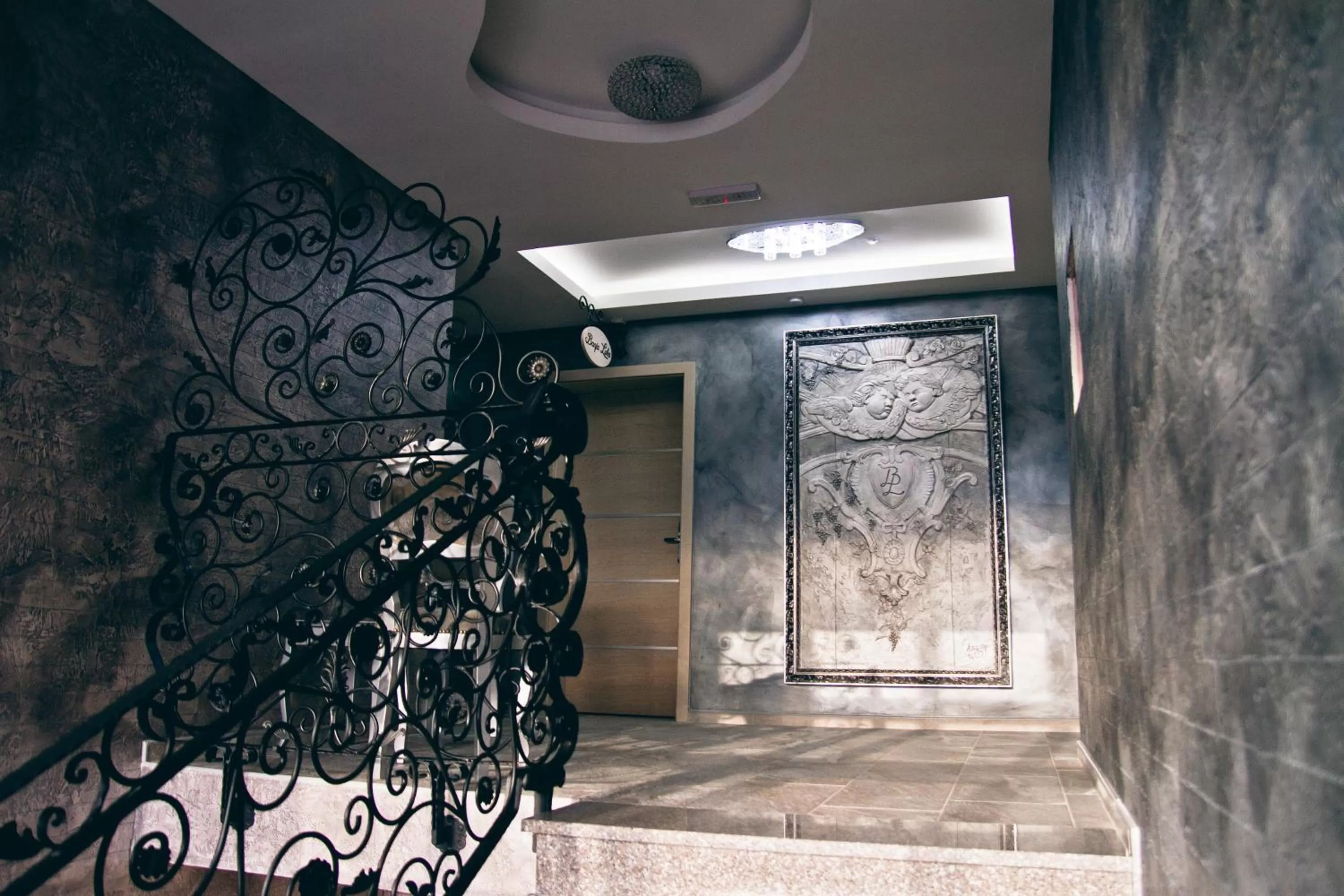 Decorative detail in Hotel Bakarni Lonac