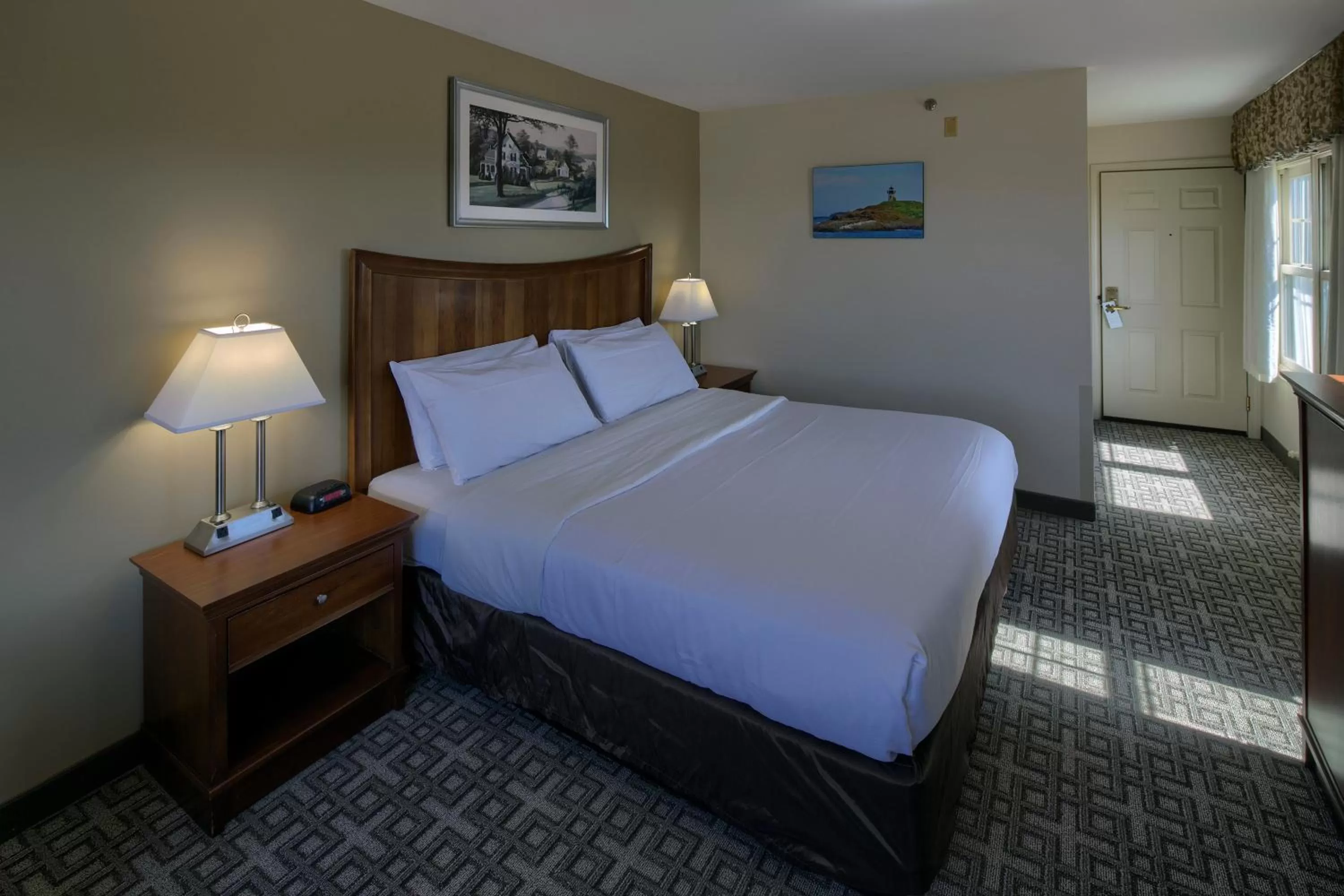 Bed in Country Inn at the Mall