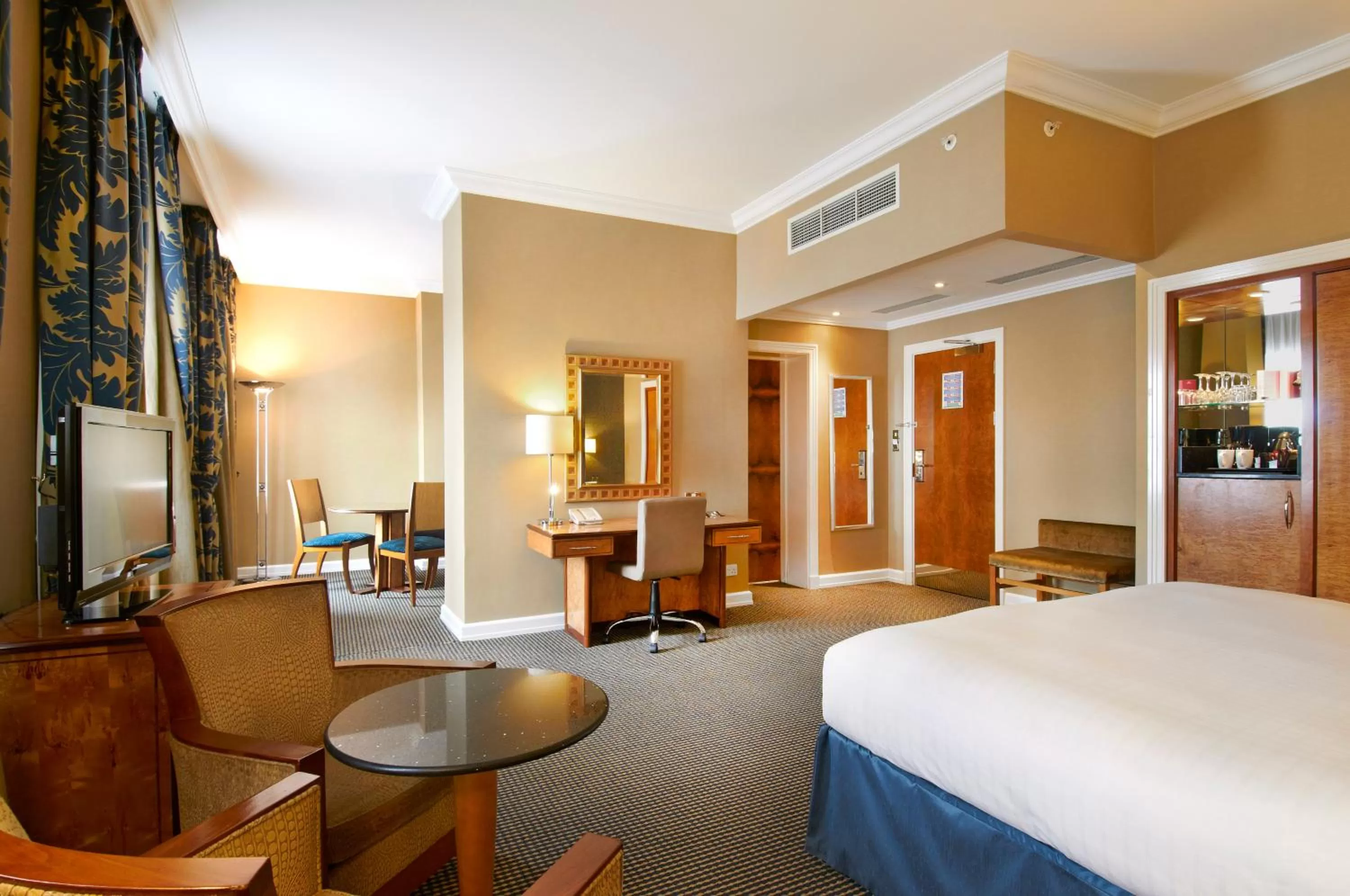 Bedroom, Bed in Hilton London Paddington