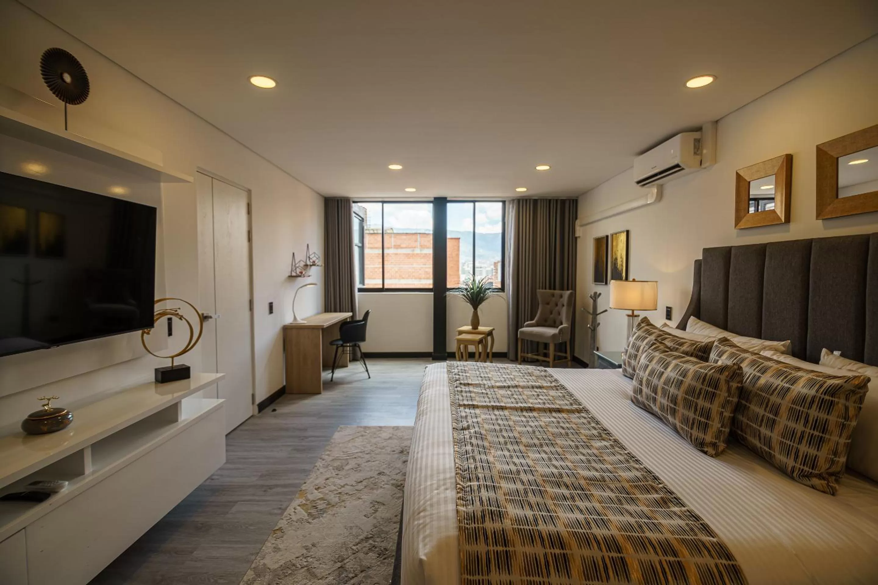 Bedroom, Bed in First Class Hotel