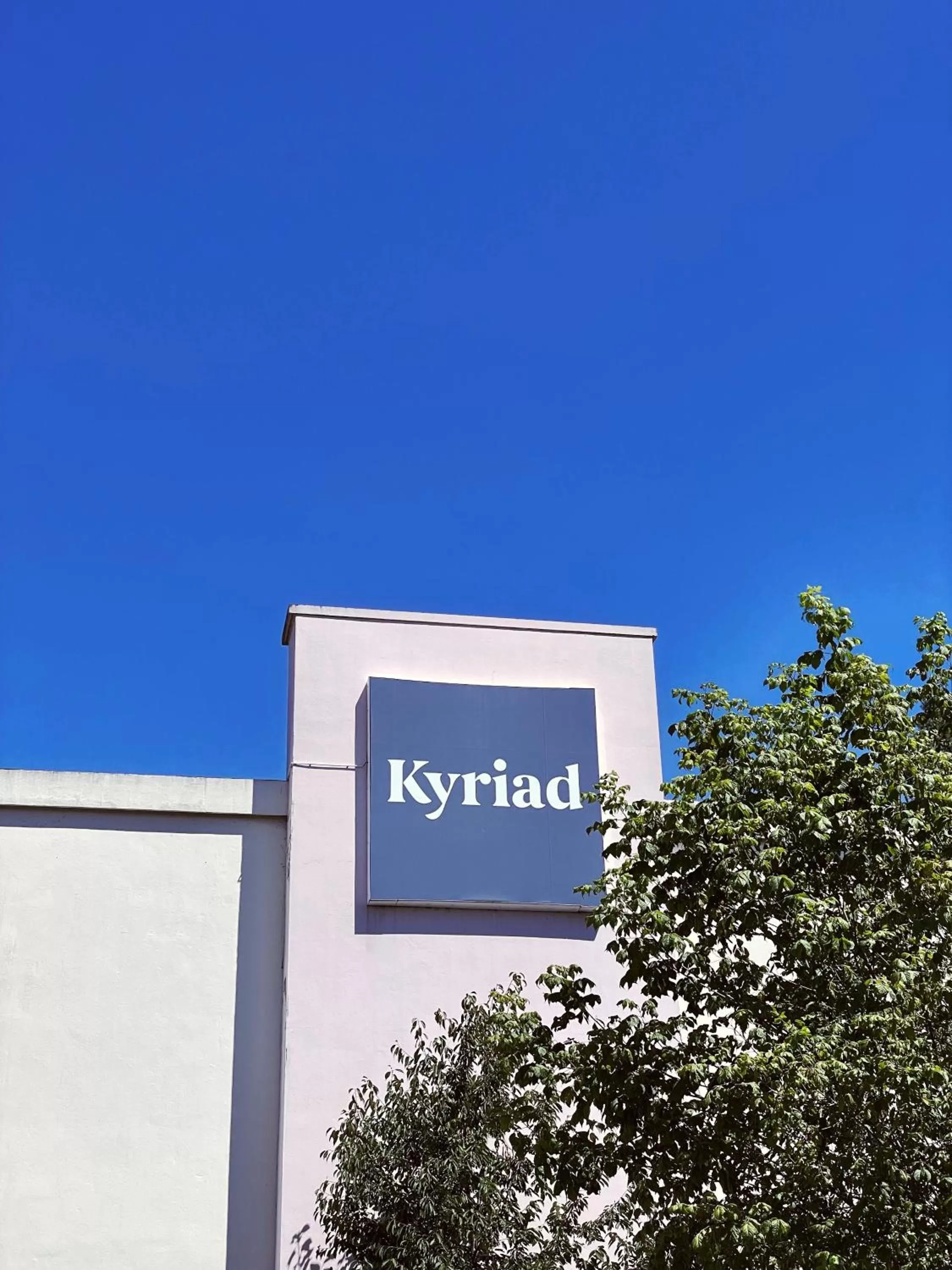 Facade/entrance in Kyriad Nemours