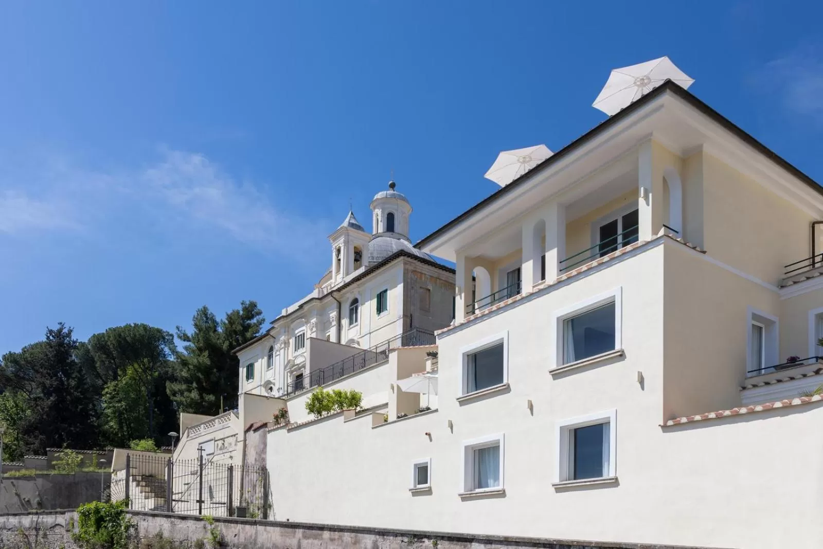Property building in Monastero dei Santi