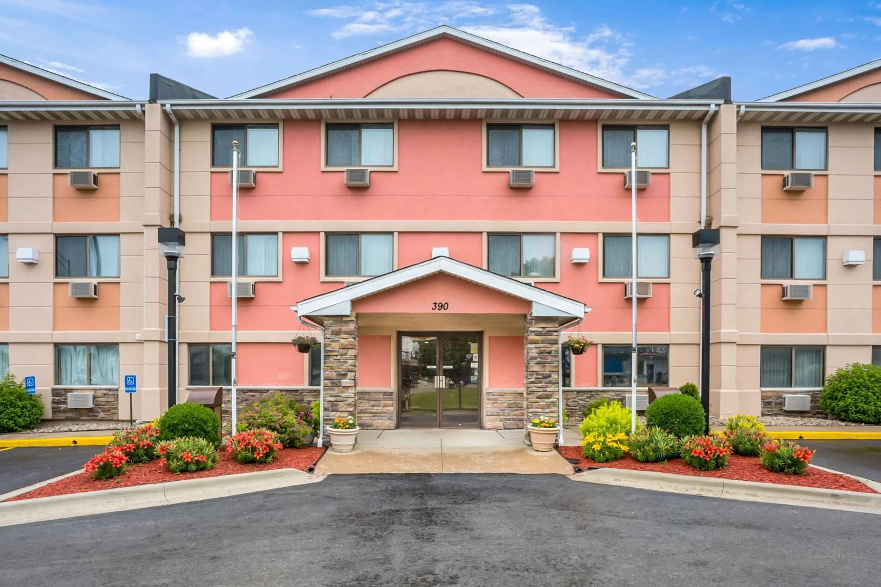 Property building in Quality Inn Cedar Rapids South