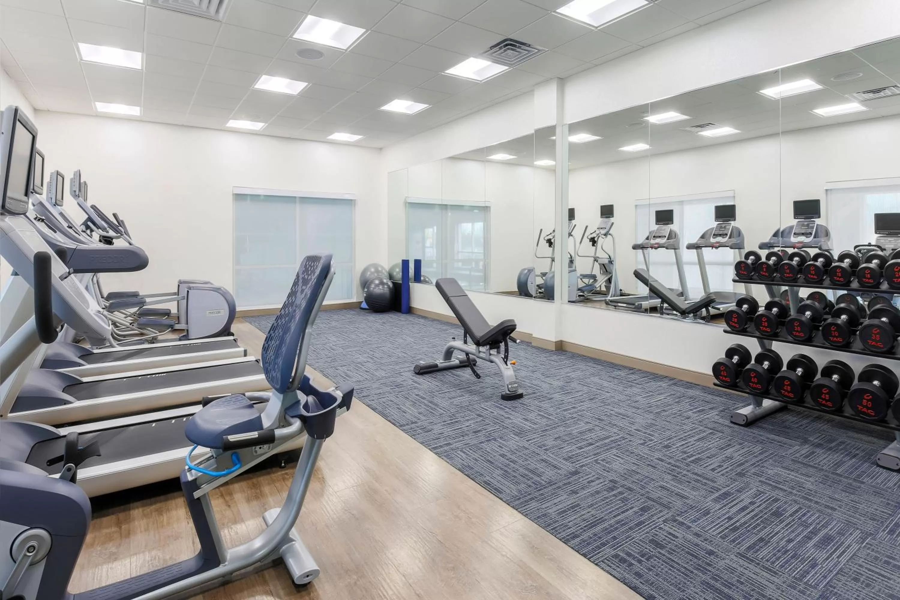 Fitness centre/facilities in Holiday Inn Express & Suites Chicago O'Hare Airport by IHG