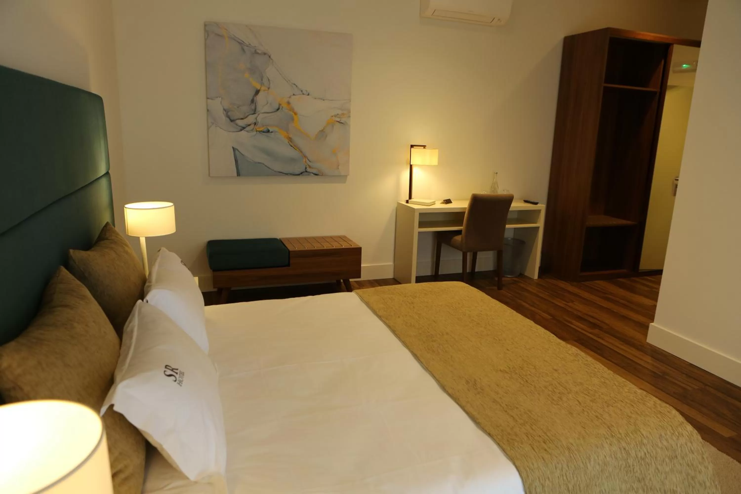 Bedroom, Bed in Hotel Solar do Rebolo