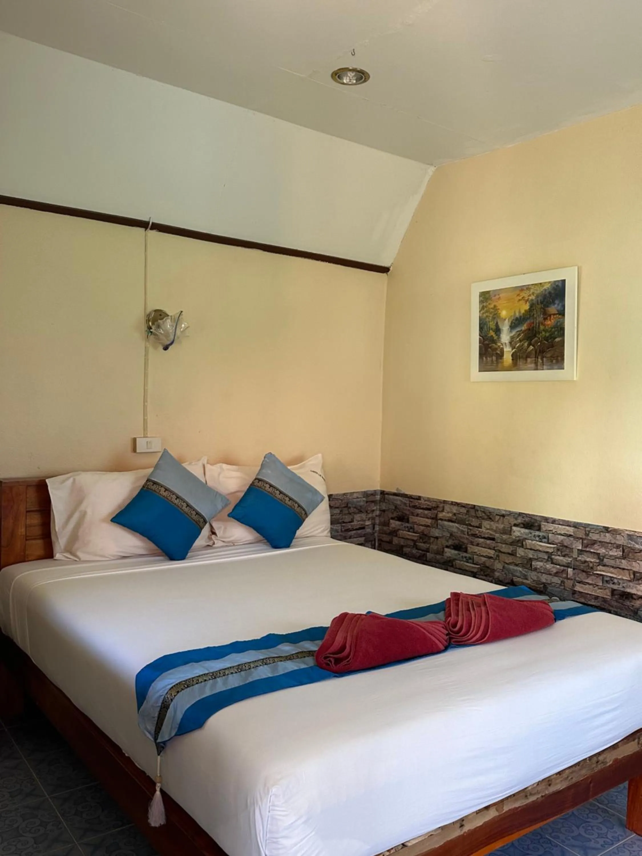 Bed in Lanta L.D. Beach Bungalow