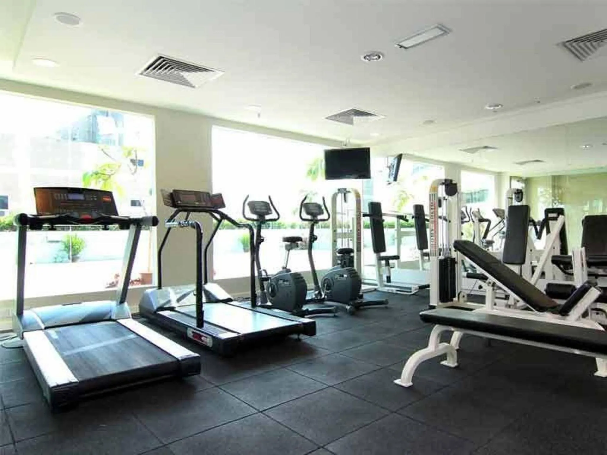 Fitness centre/facilities in GBW Hotel