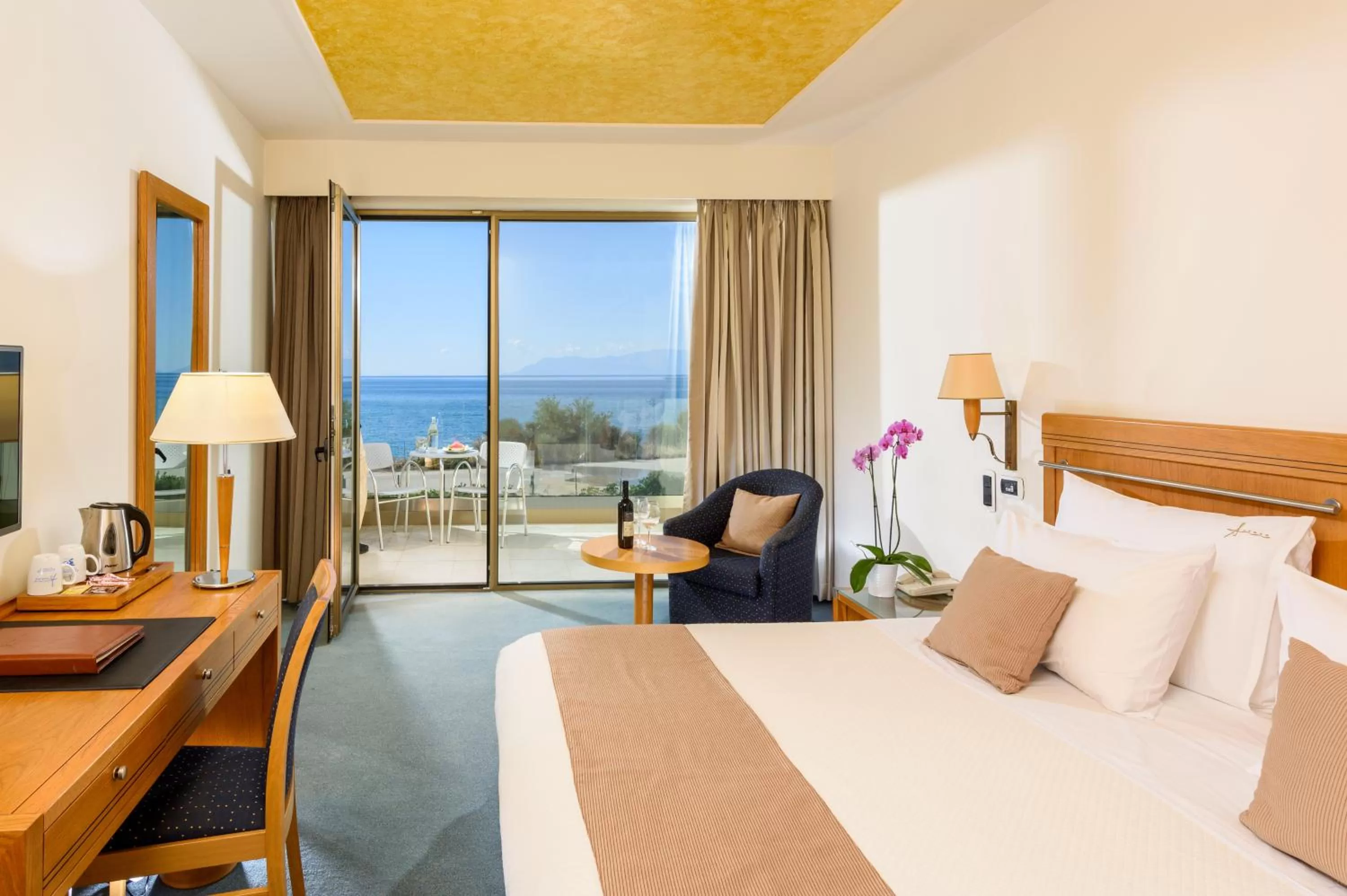 Balcony/Terrace, Bed in Alexander Beach Hotel & Spa