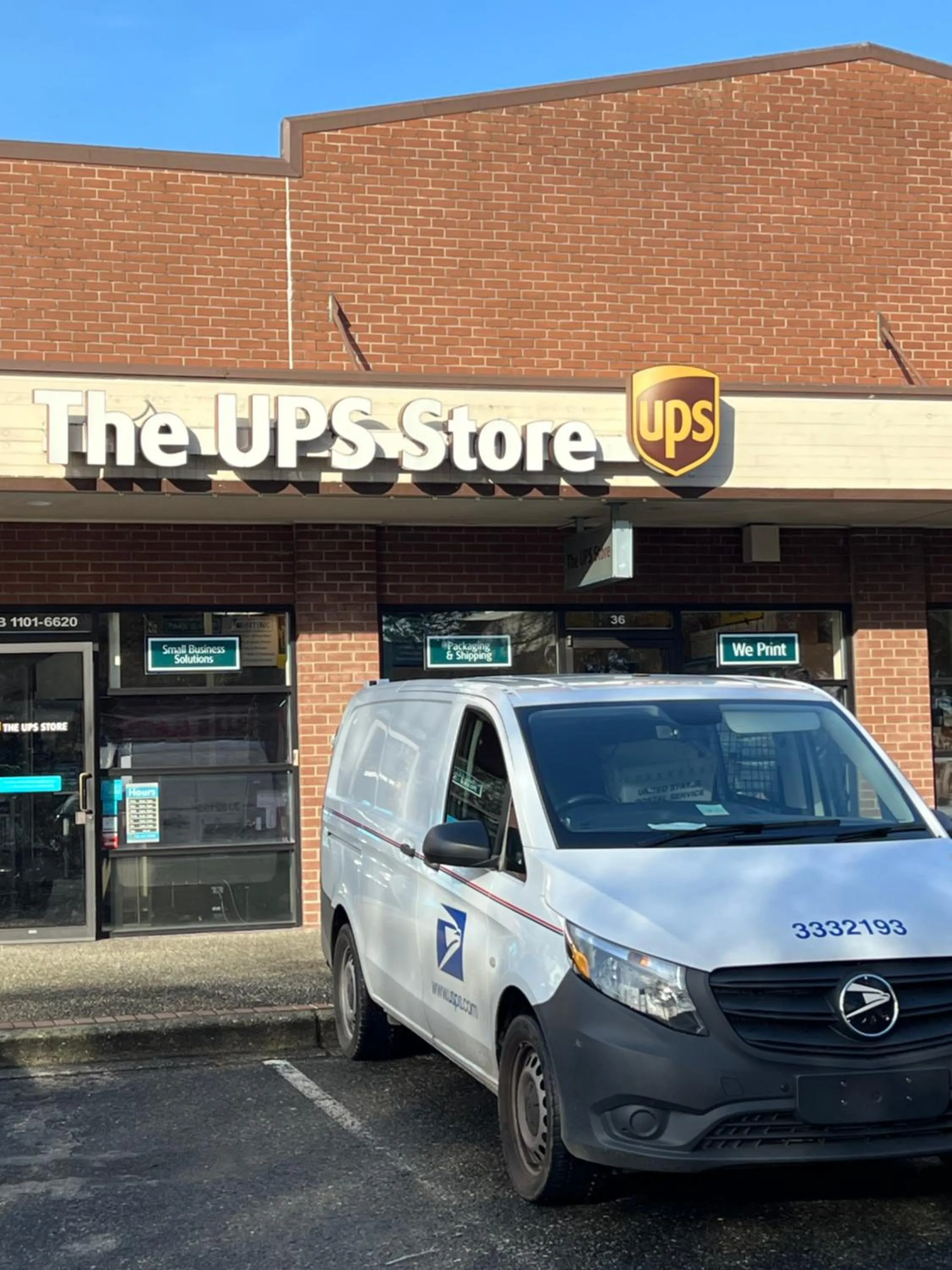 Shopping Area in Columbus Motor Inn