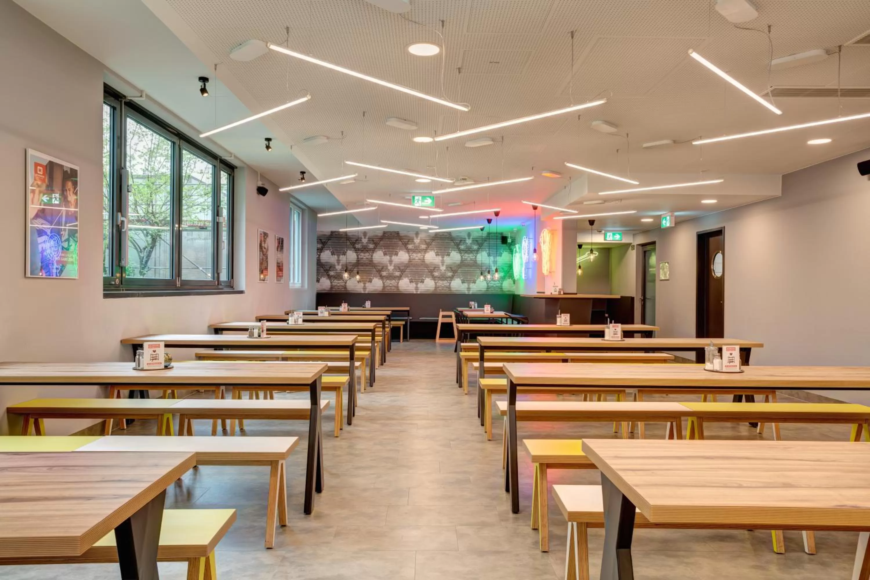 Restaurant/places to eat in MEININGER Hotel München Olympiapark