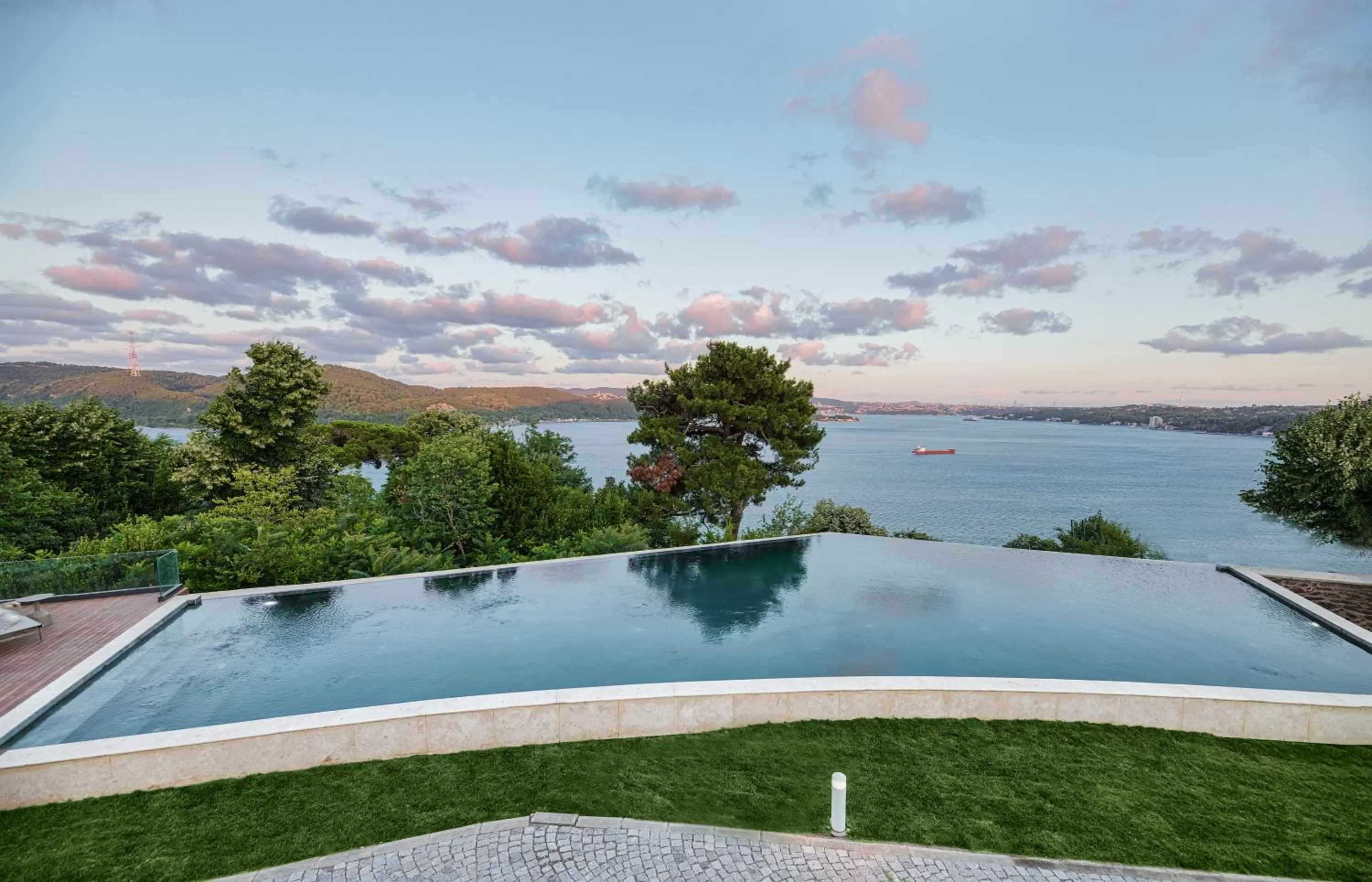 Swimming pool in Six Senses Kocatas Mansions