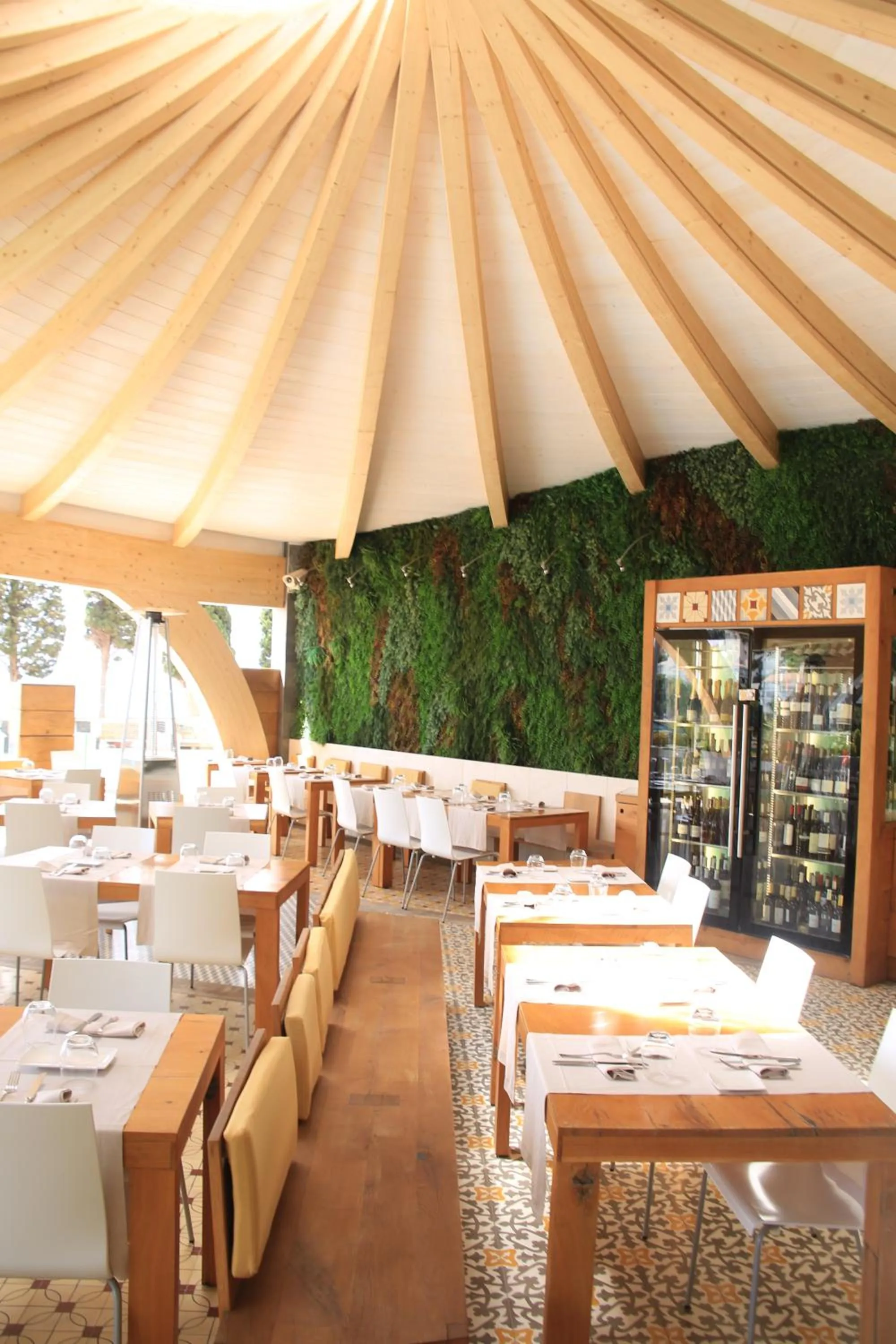 Restaurant/places to eat in Canyelles Platja