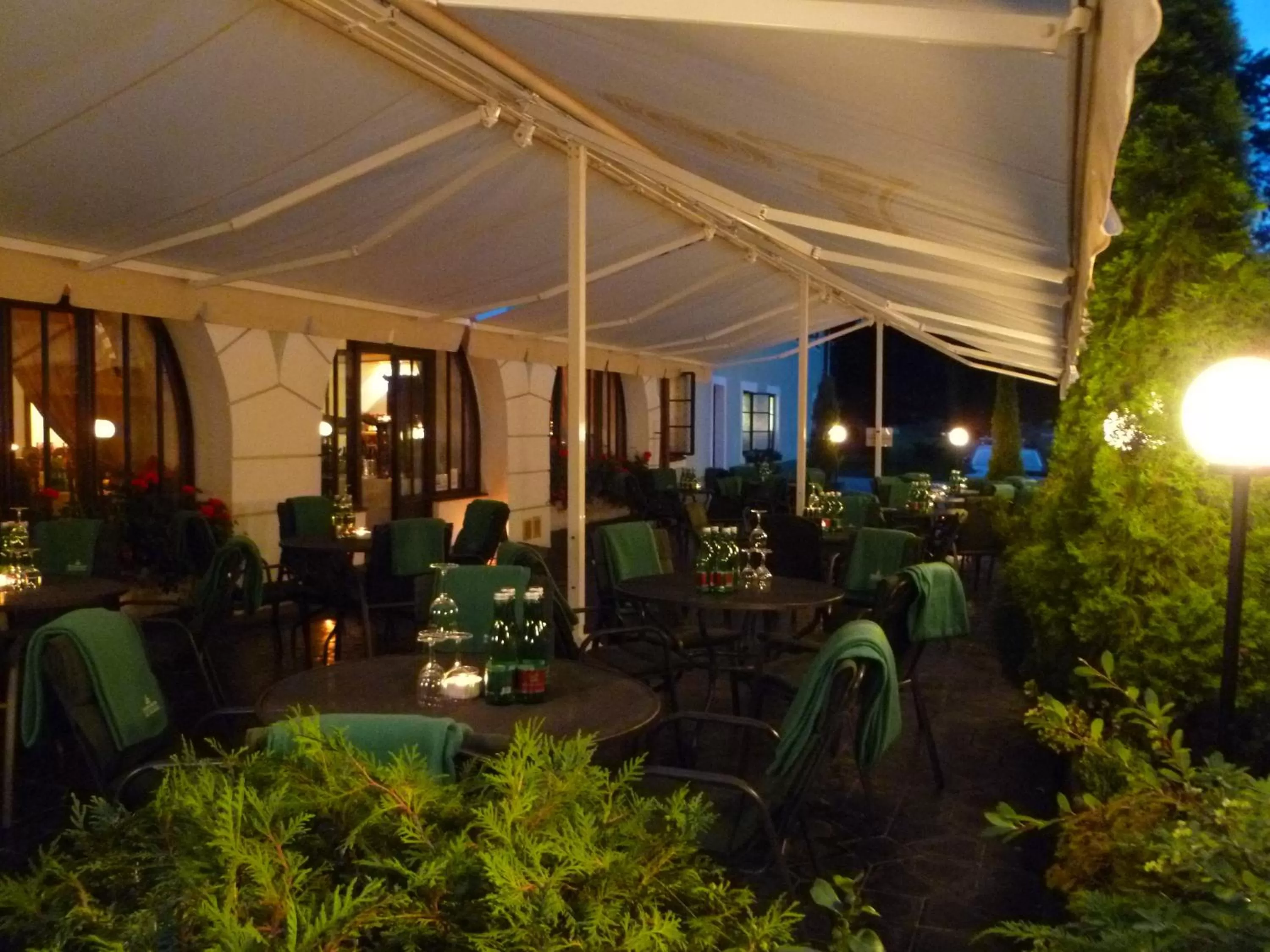 Restaurant/Places to Eat in Gold