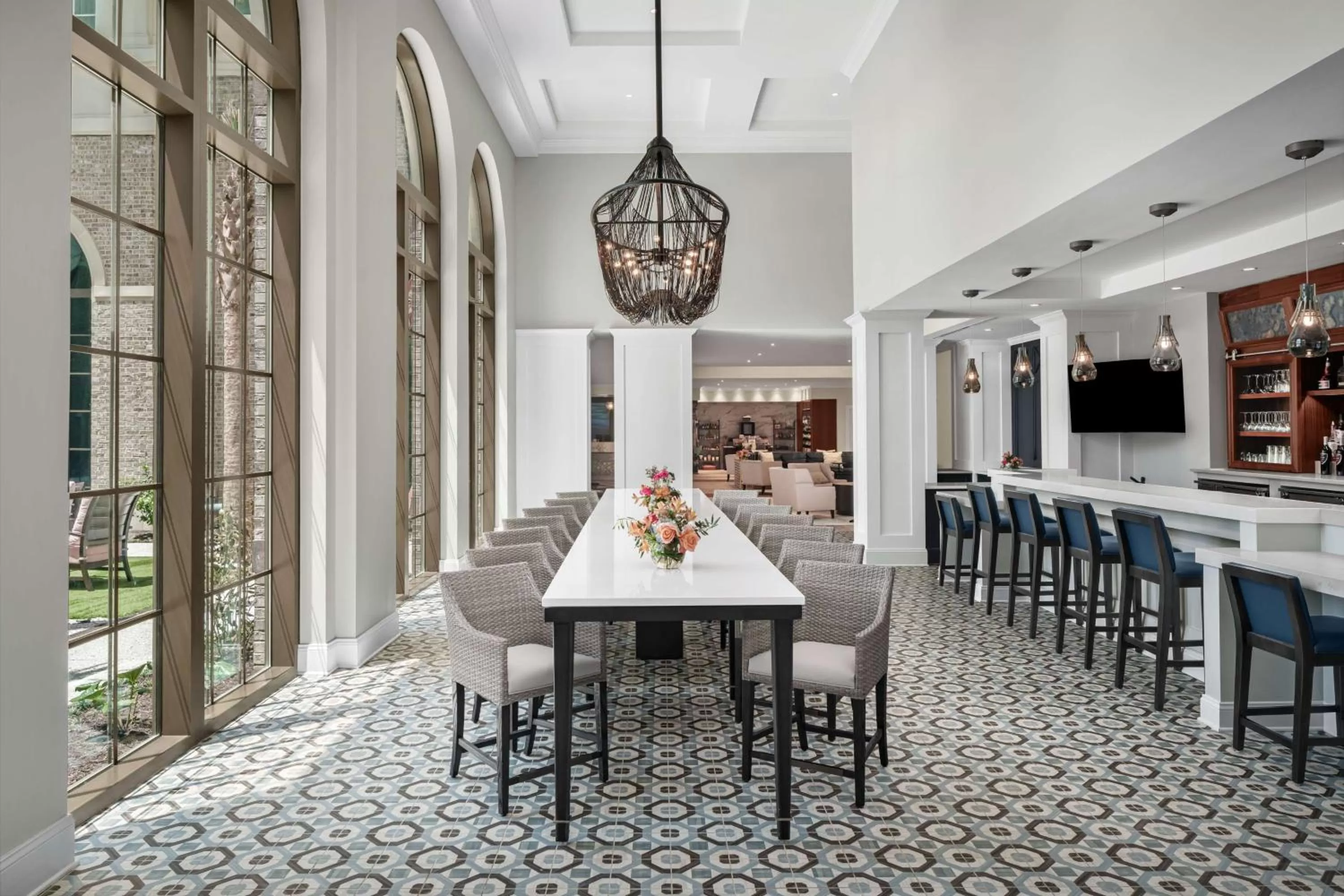 Lounge or bar in Embassy Suites by Hilton Charleston Harbor Mt. Pleasant