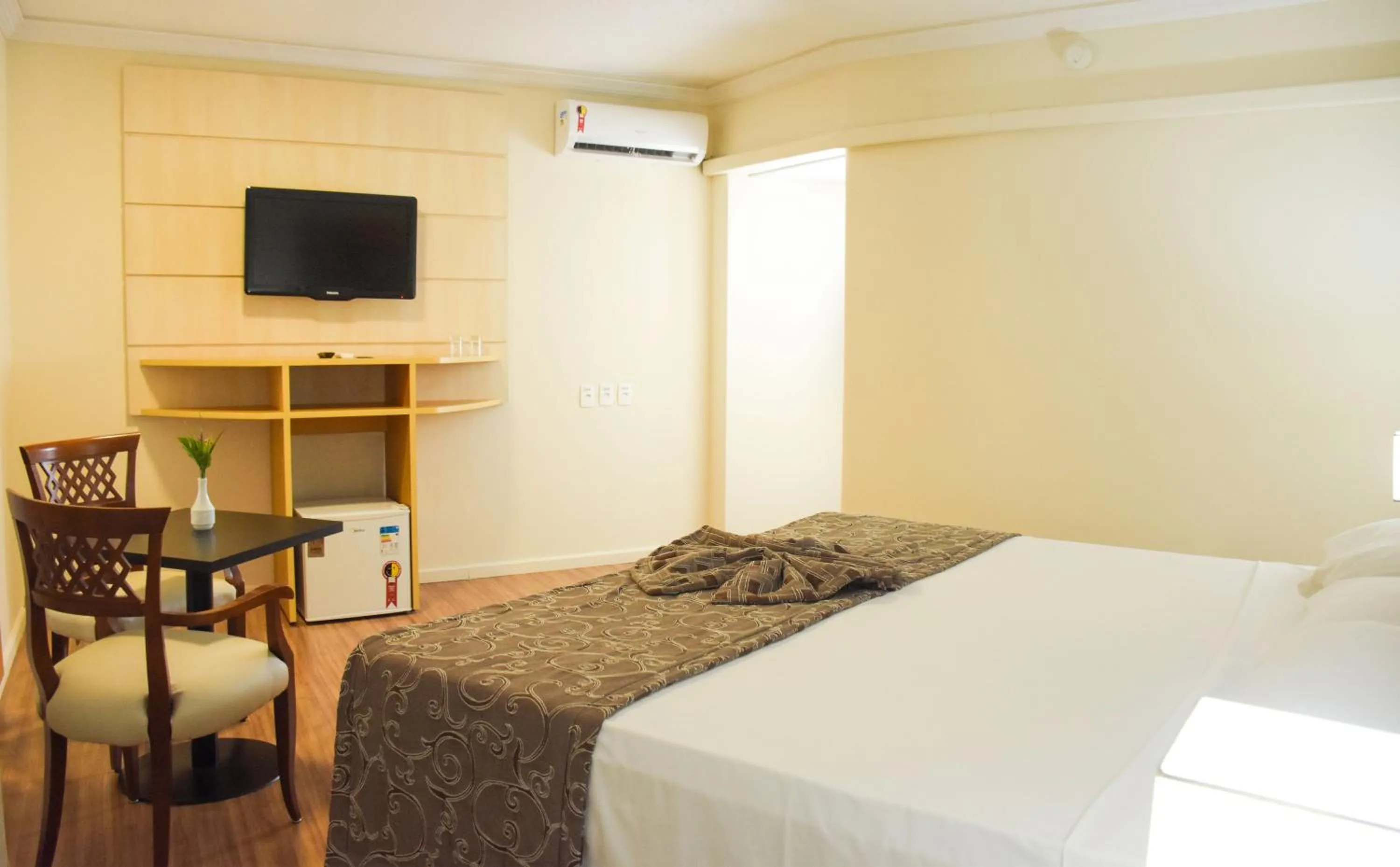 View (from property/room), Bed in Hotel Golden Park Internacional Foz & Convenções By Nacional Inn