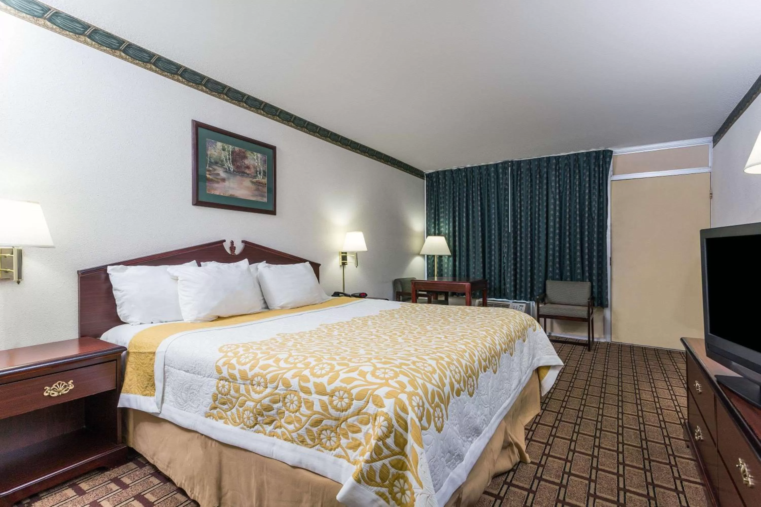 Photo of the whole room, Bed in Days Inn by Wyndham Dickson