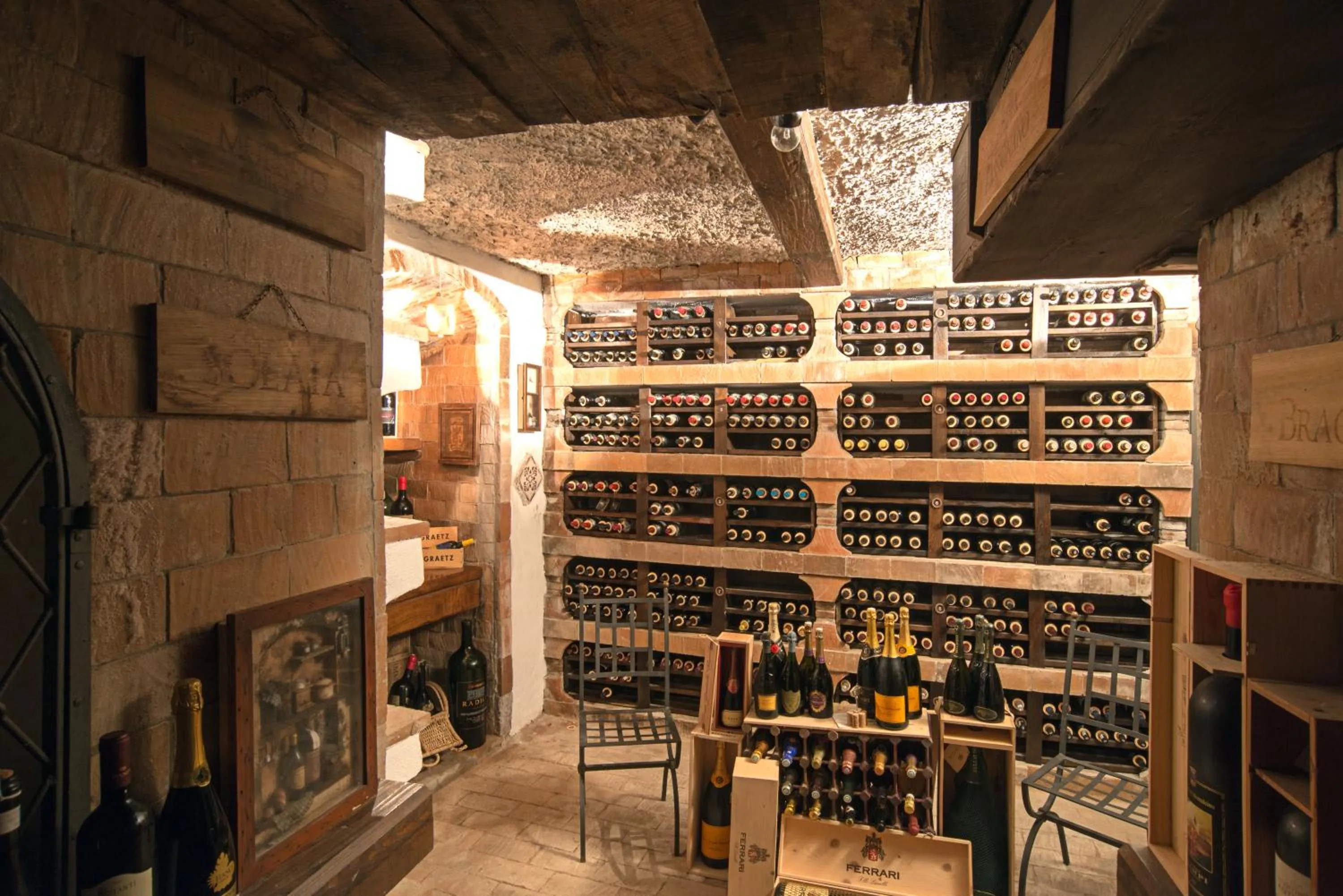 Restaurant/places to eat in Grand Hotel Tritone