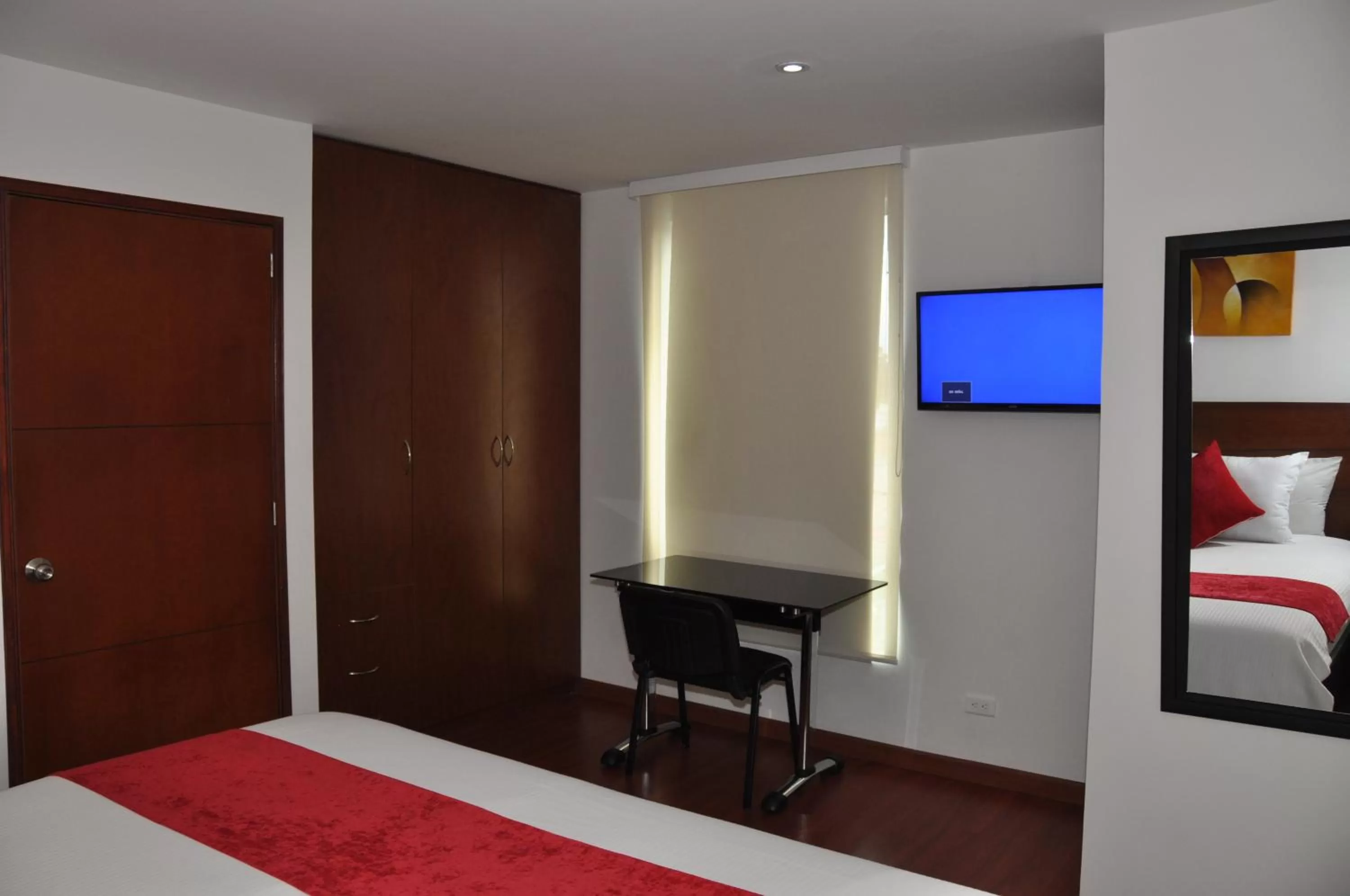 TV and multimedia, Bed in Apartamentos Plaza Modelia