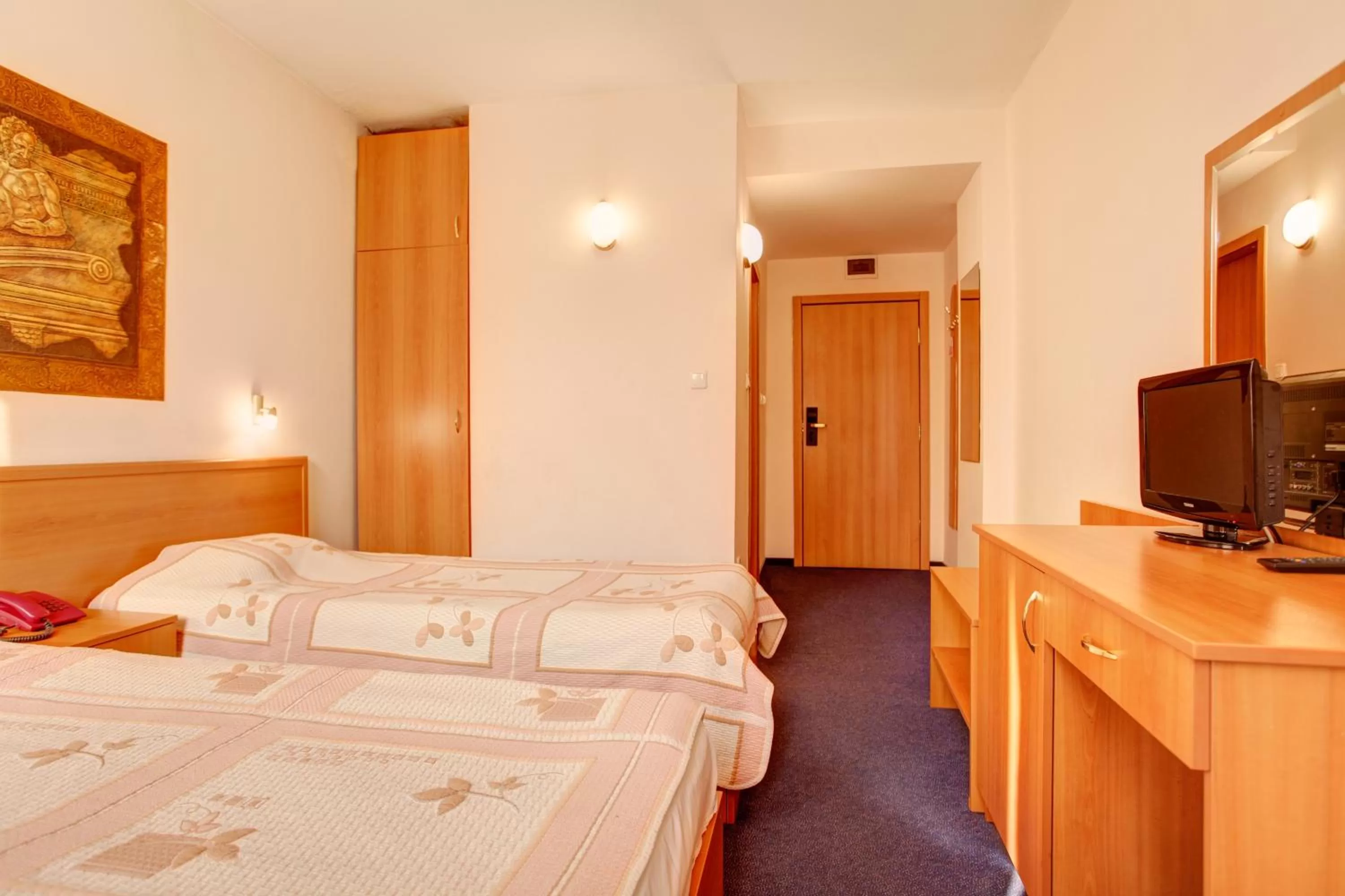 Photo of the whole room in Central Plaza Hotel