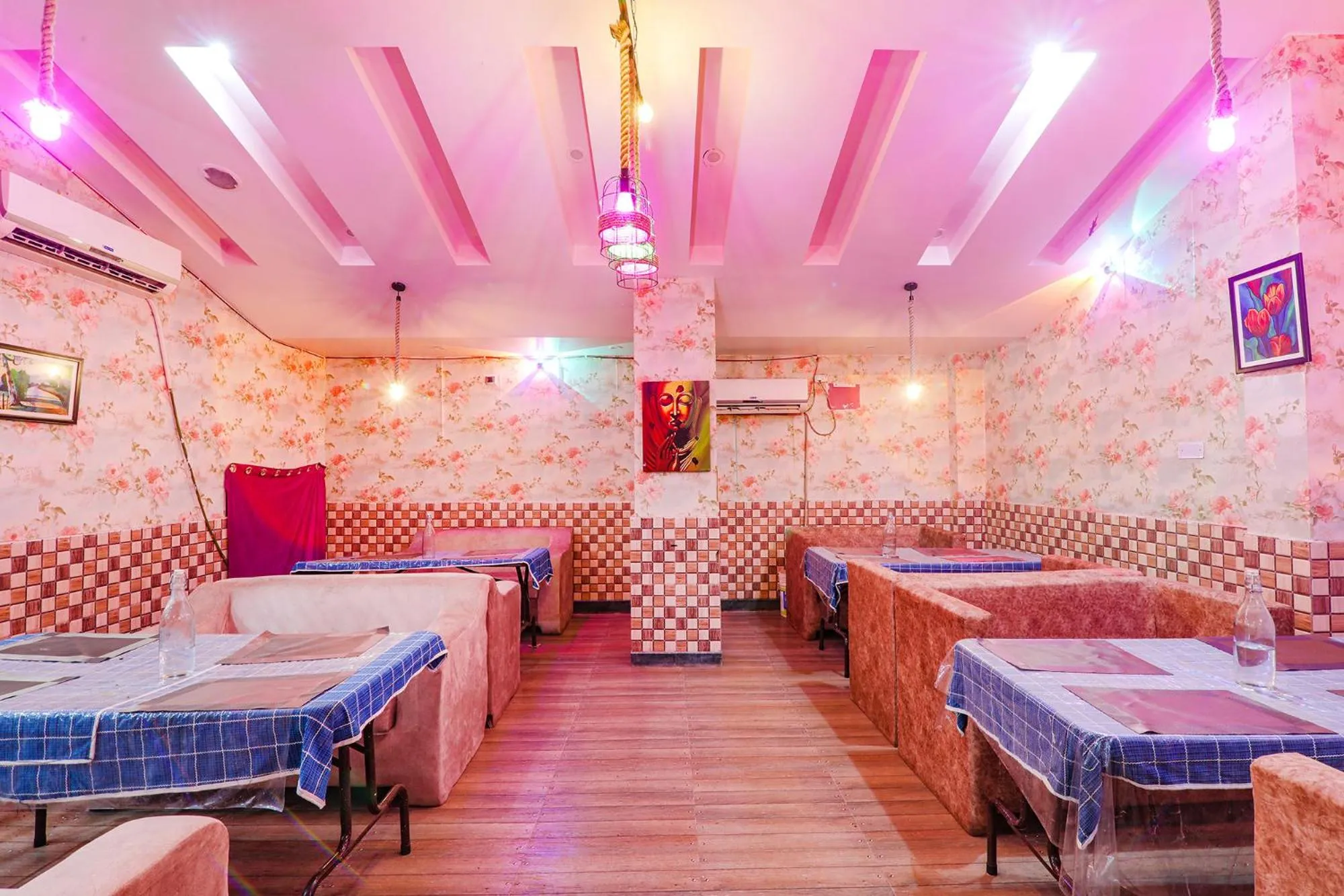 Breakfast, Restaurant/Places to Eat in FabHotel Astor