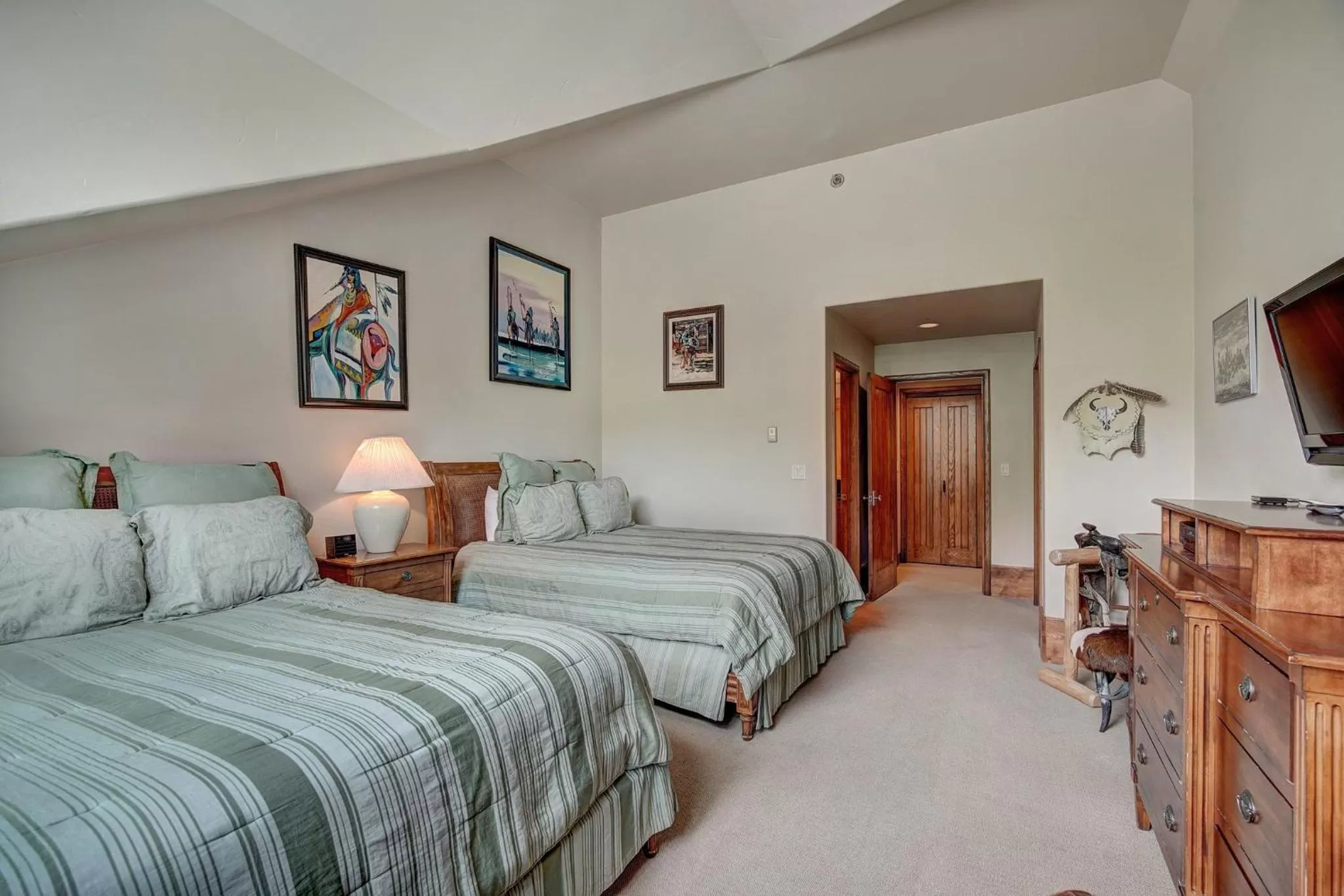 Photo of the whole room, Bed in The Pines Lodge, a RockResort, by Vail Resorts