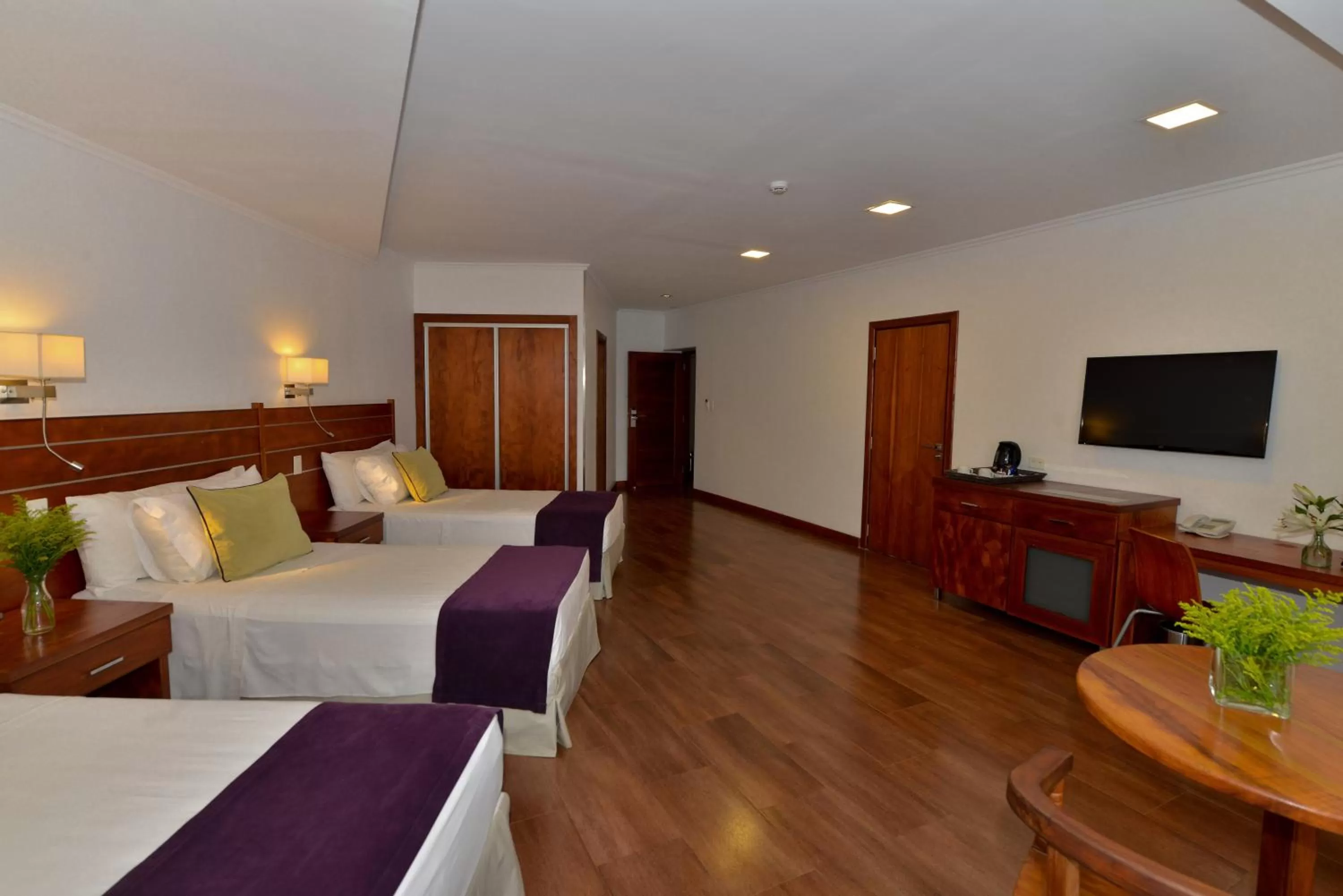 Photo of the whole room, Bed in Hotel Saint George