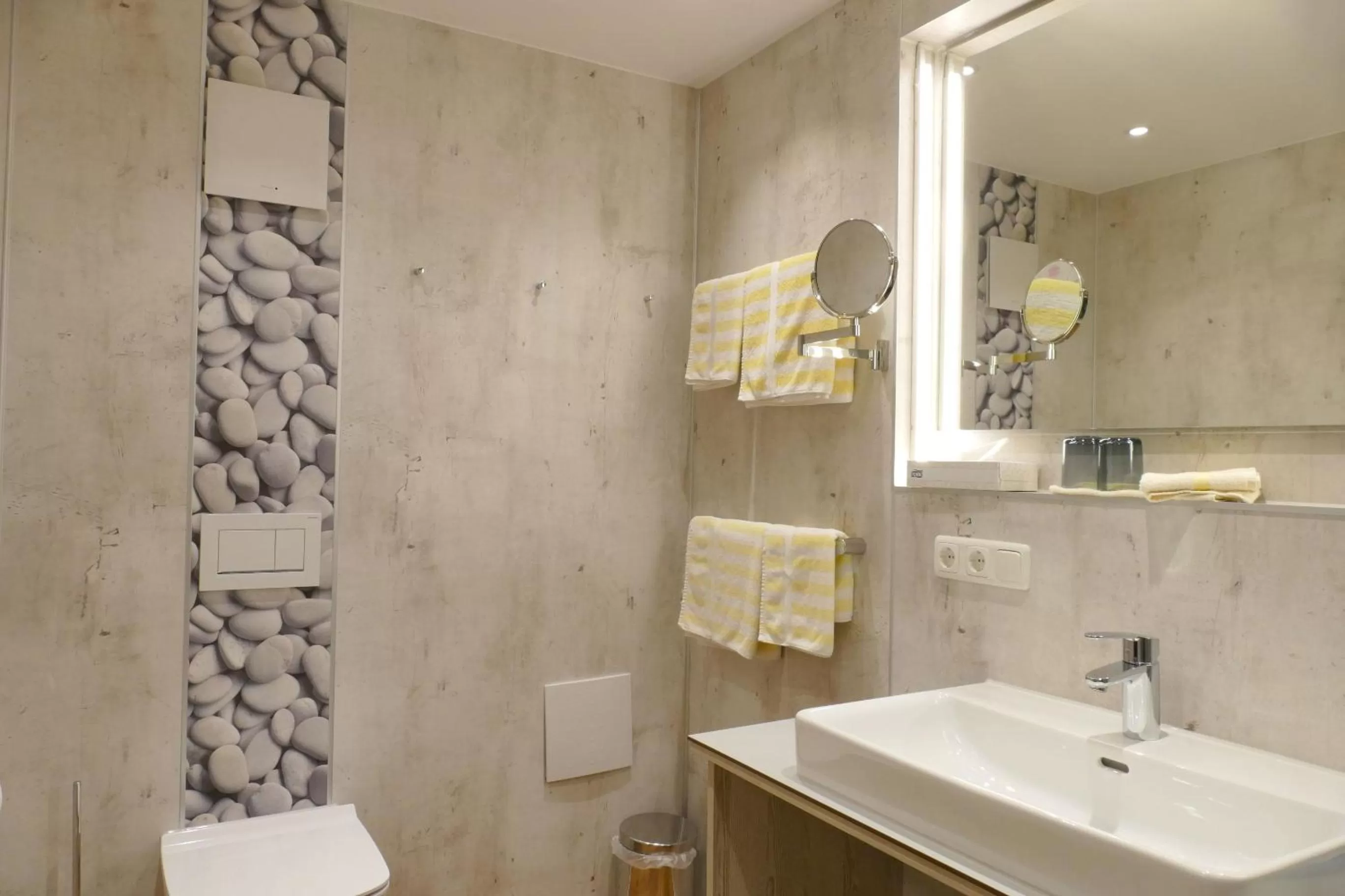 Bathroom in Altstadt-Hotel Zum Hechten