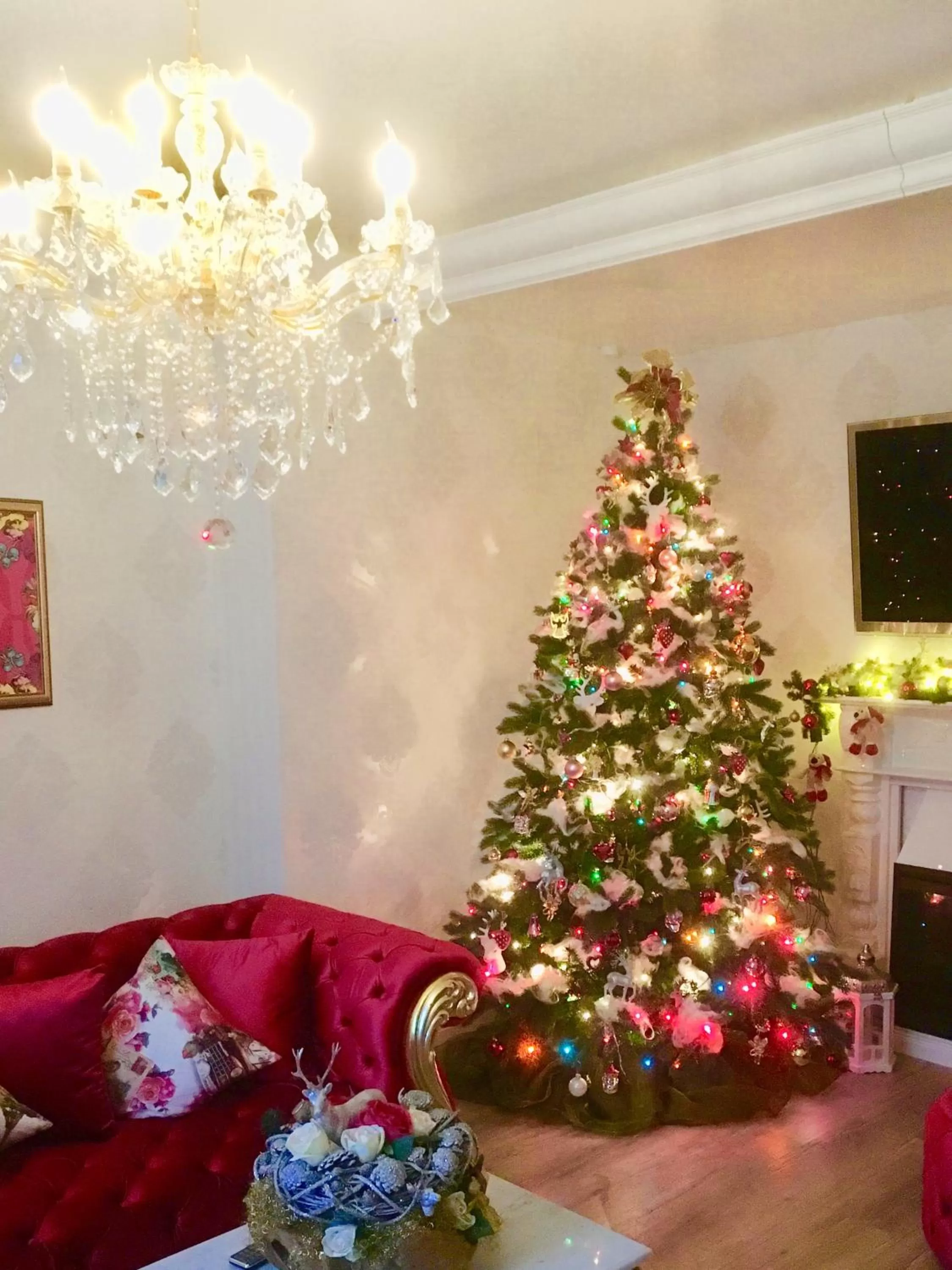 Communal lounge/ TV room in Boutiquehotel Villa Rosenhof