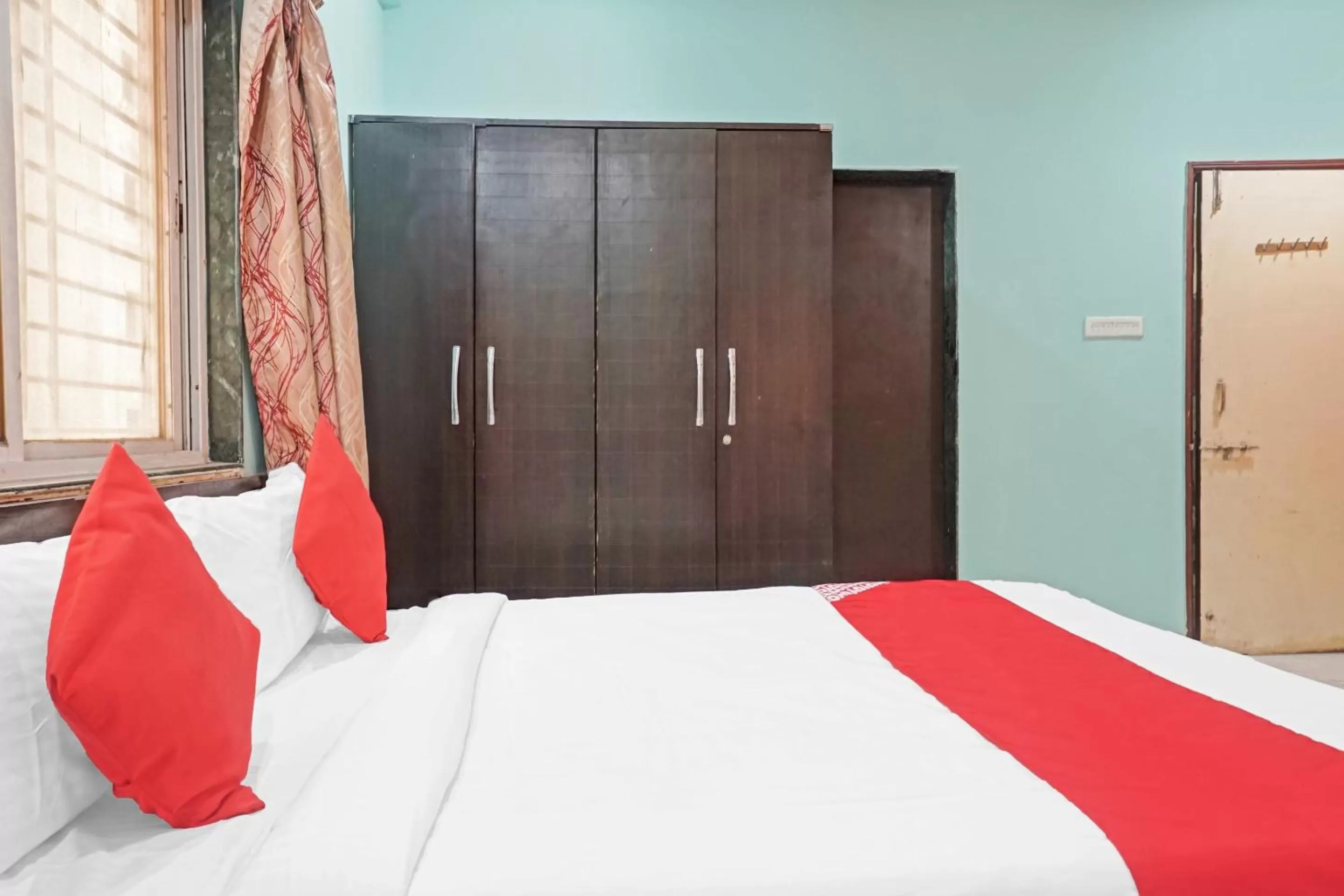 Bedroom, Bed in OYO Flagship 87488 Motel Excellency