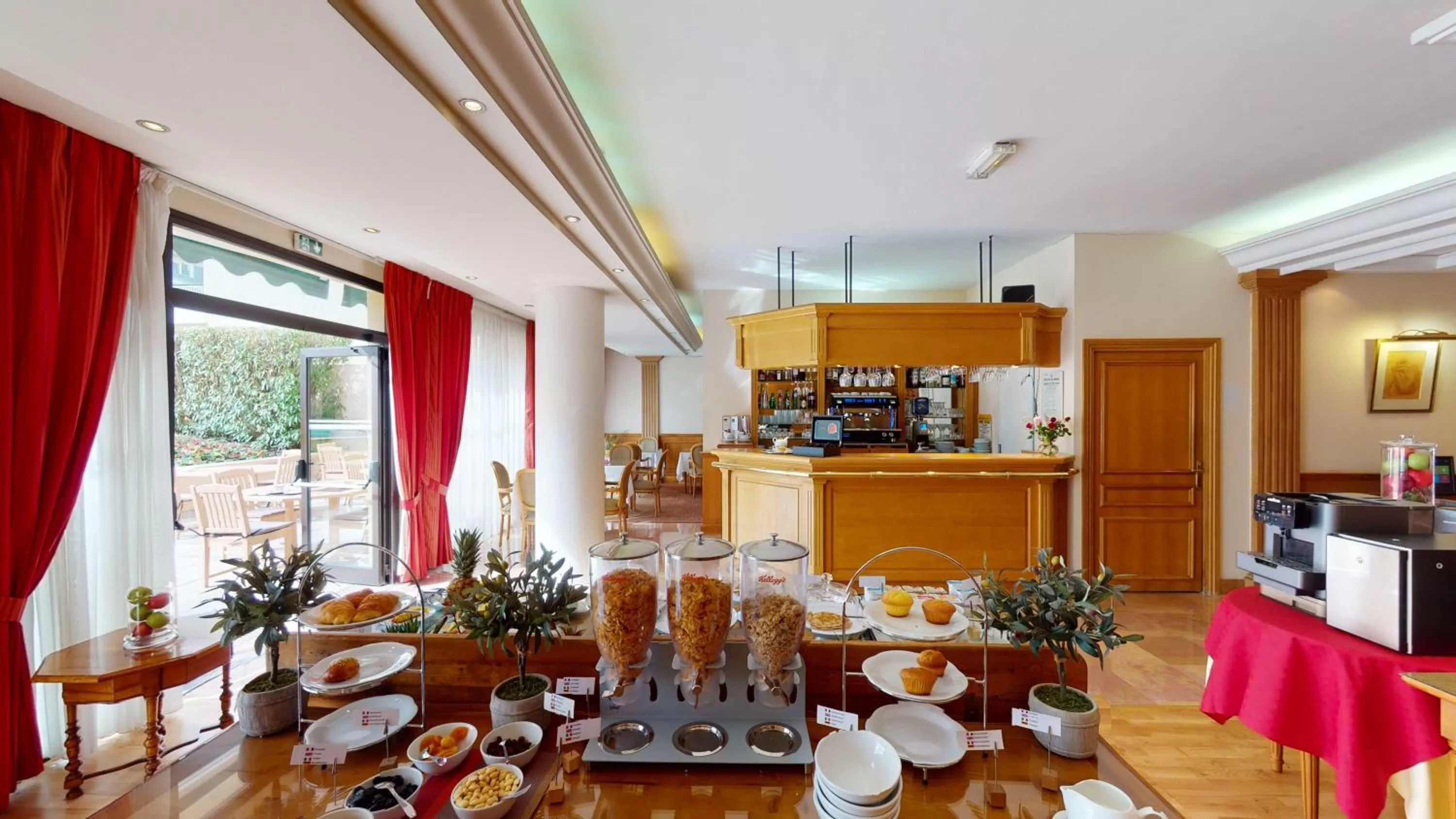 Restaurant/places to eat in Sun Riviera Hotel