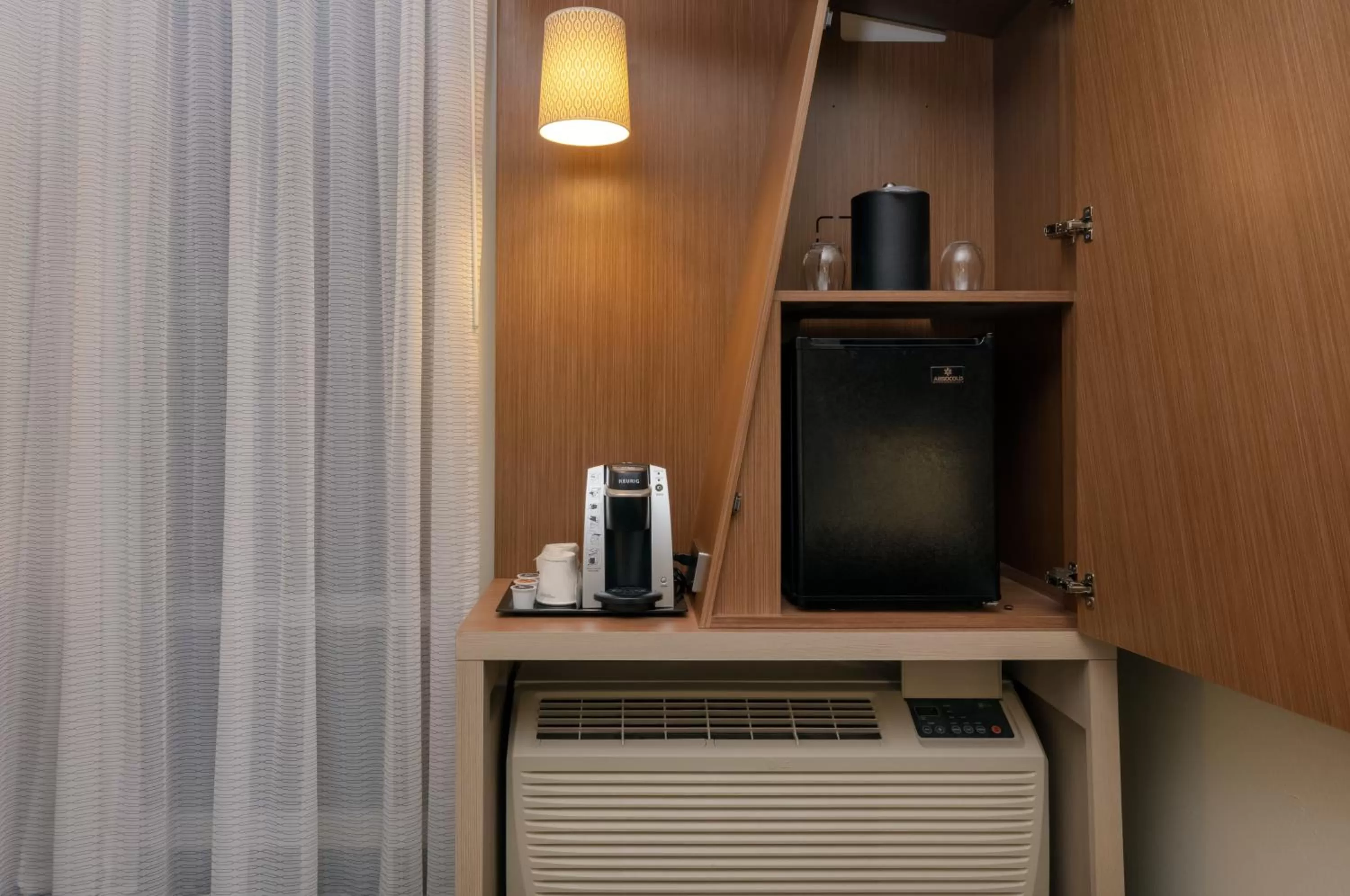 Bedroom in Courtyard by Marriott Savannah Airport