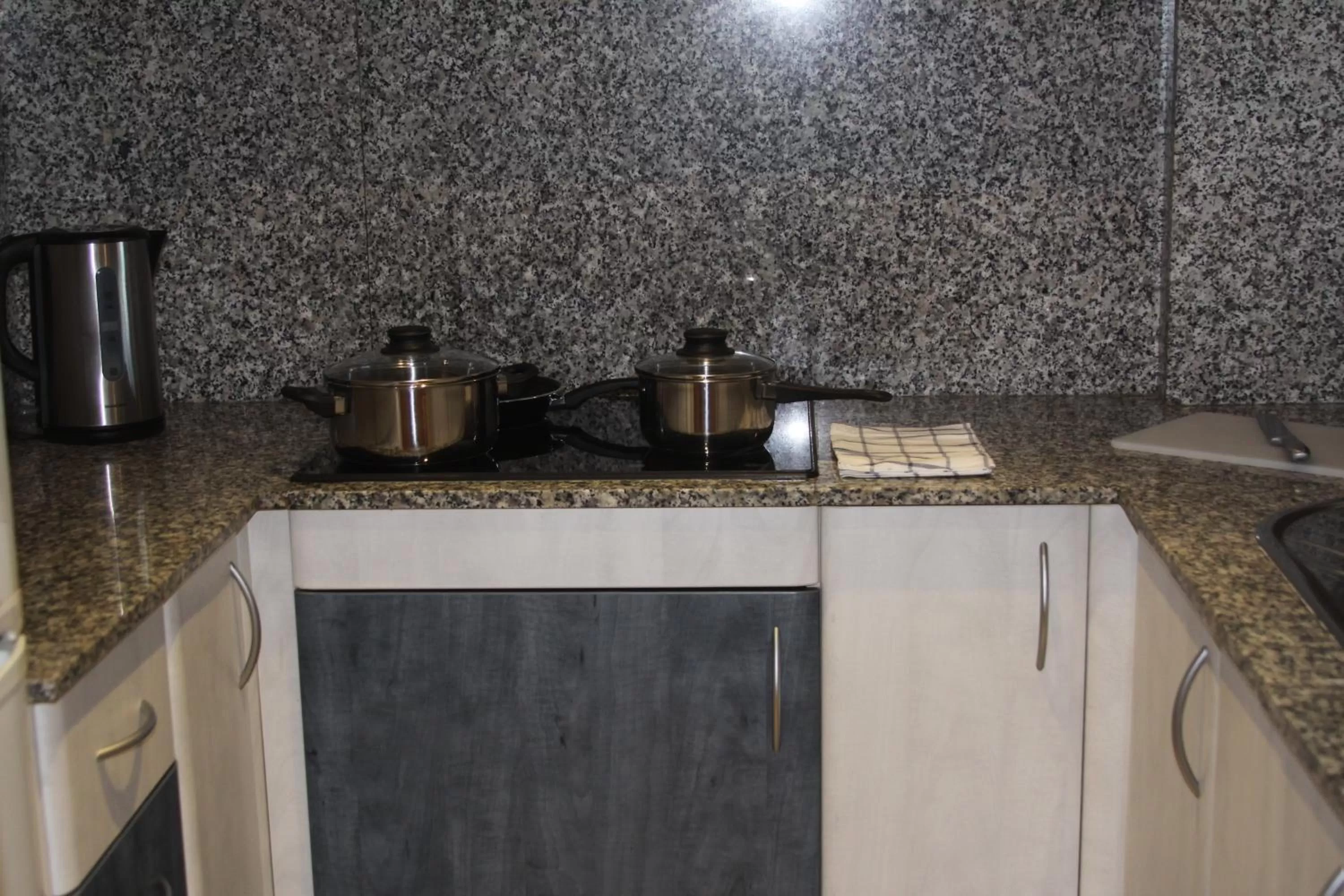 Kitchen or kitchenette in Aparthotel Marsol