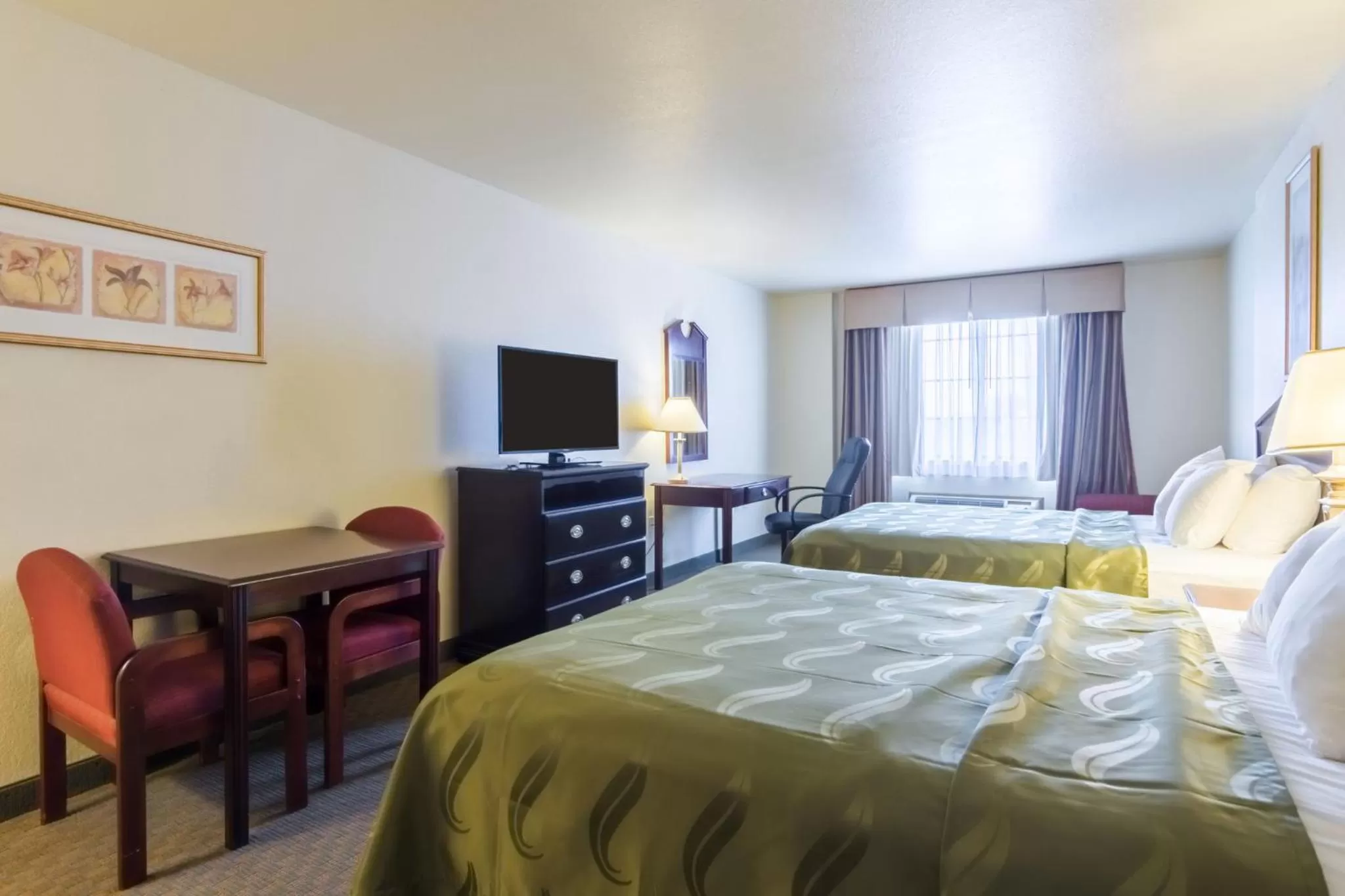 Bed in Quality Inn & Suites of Alma - Northeast from Fort Smith