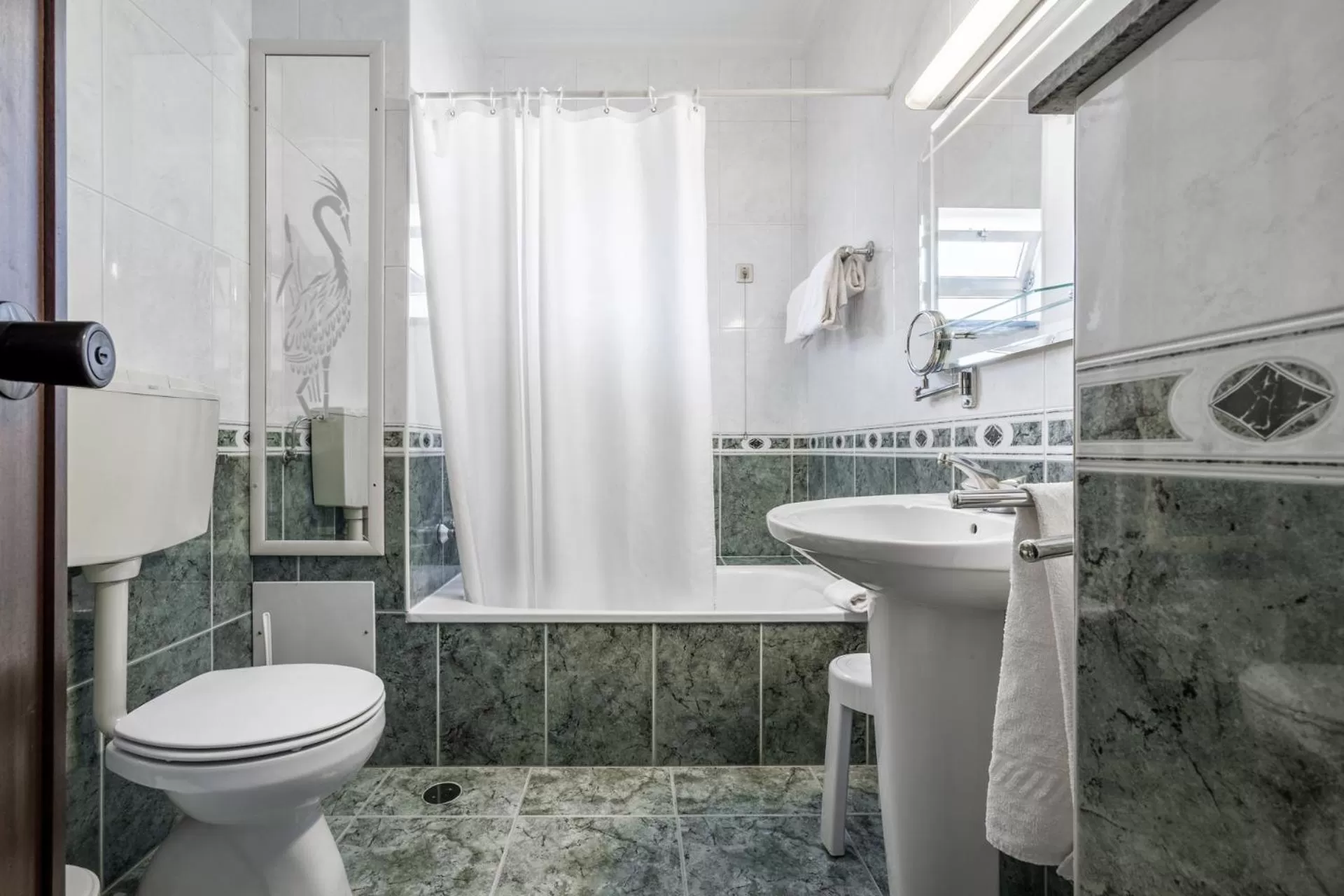 Toilet in Hotel Colmeia